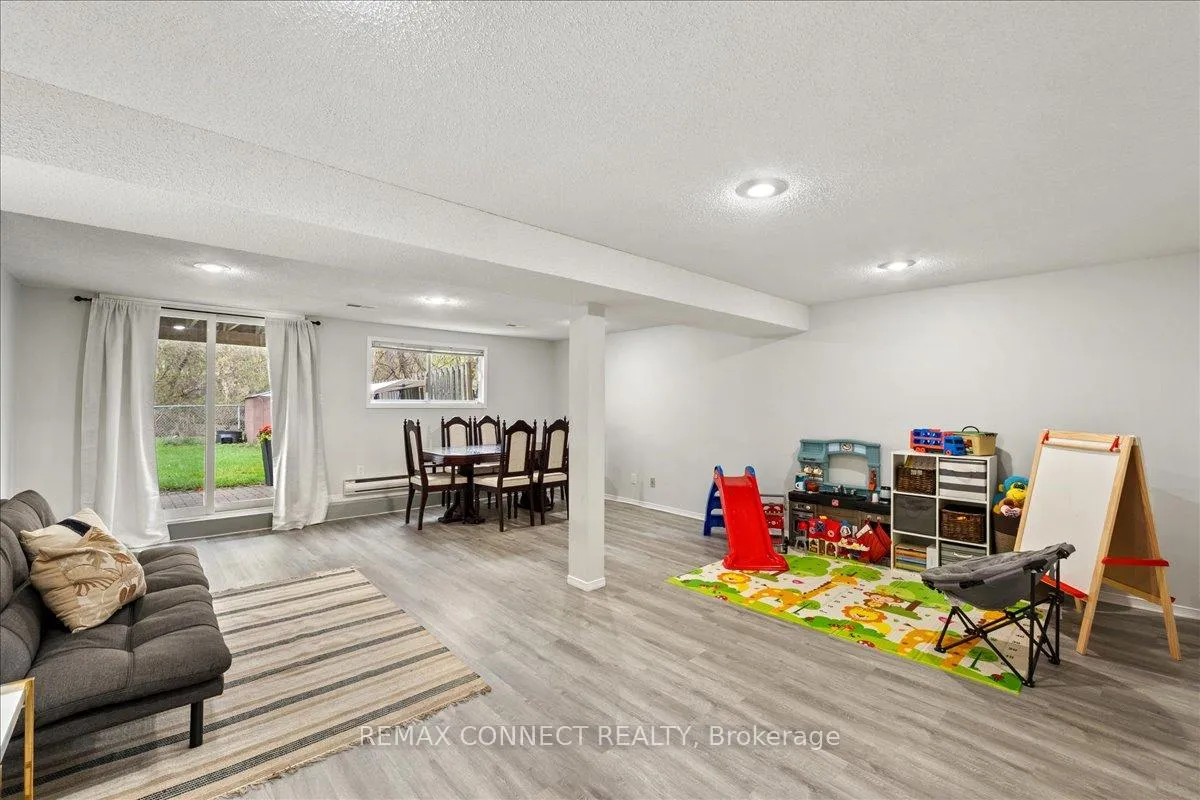 Photo 24 of 112 Londonderry Street, Oshawa, Vanier — HOMEH