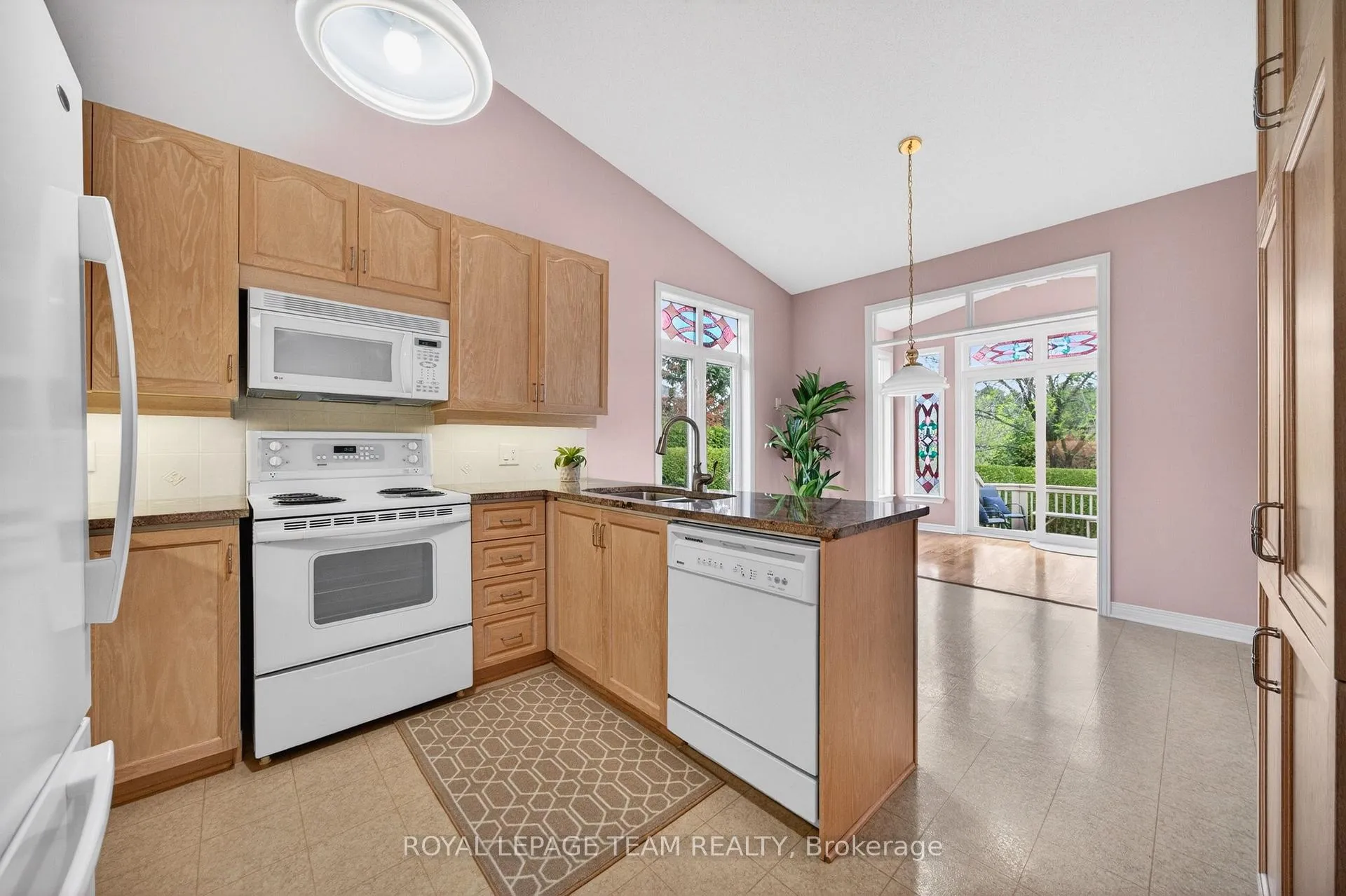 Photo 13 of 93 Sable Run Drive, Ottawa, Stittsville (Central) — HOMEH