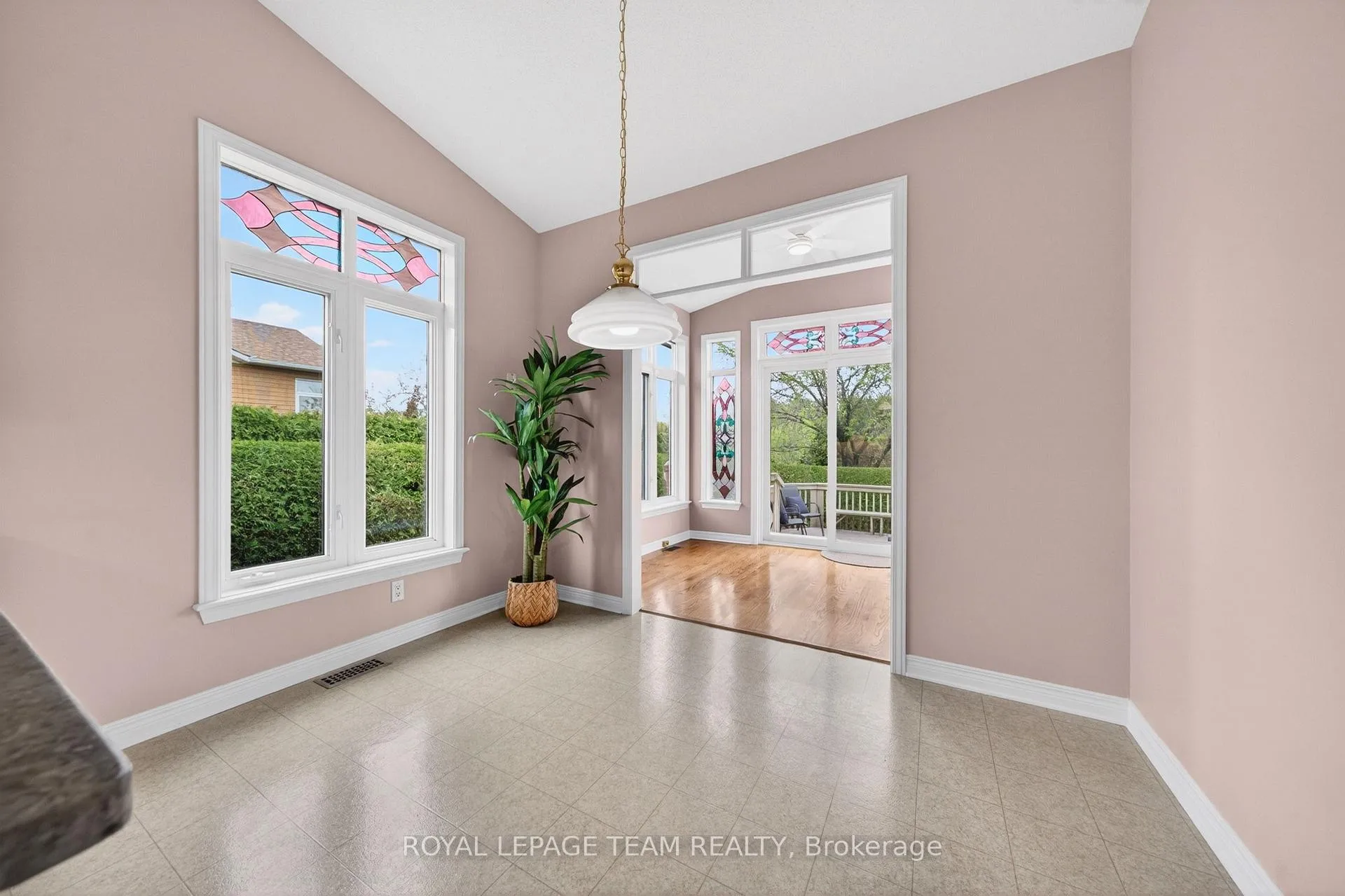 Photo 17 of 93 Sable Run Drive, Ottawa, Stittsville (Central) — HOMEH