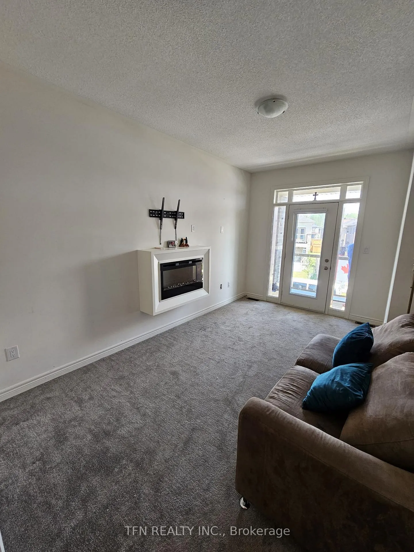 Photo 5 of 267 Great Falls Boulevard, Hamilton, Waterdown — HOMEH
