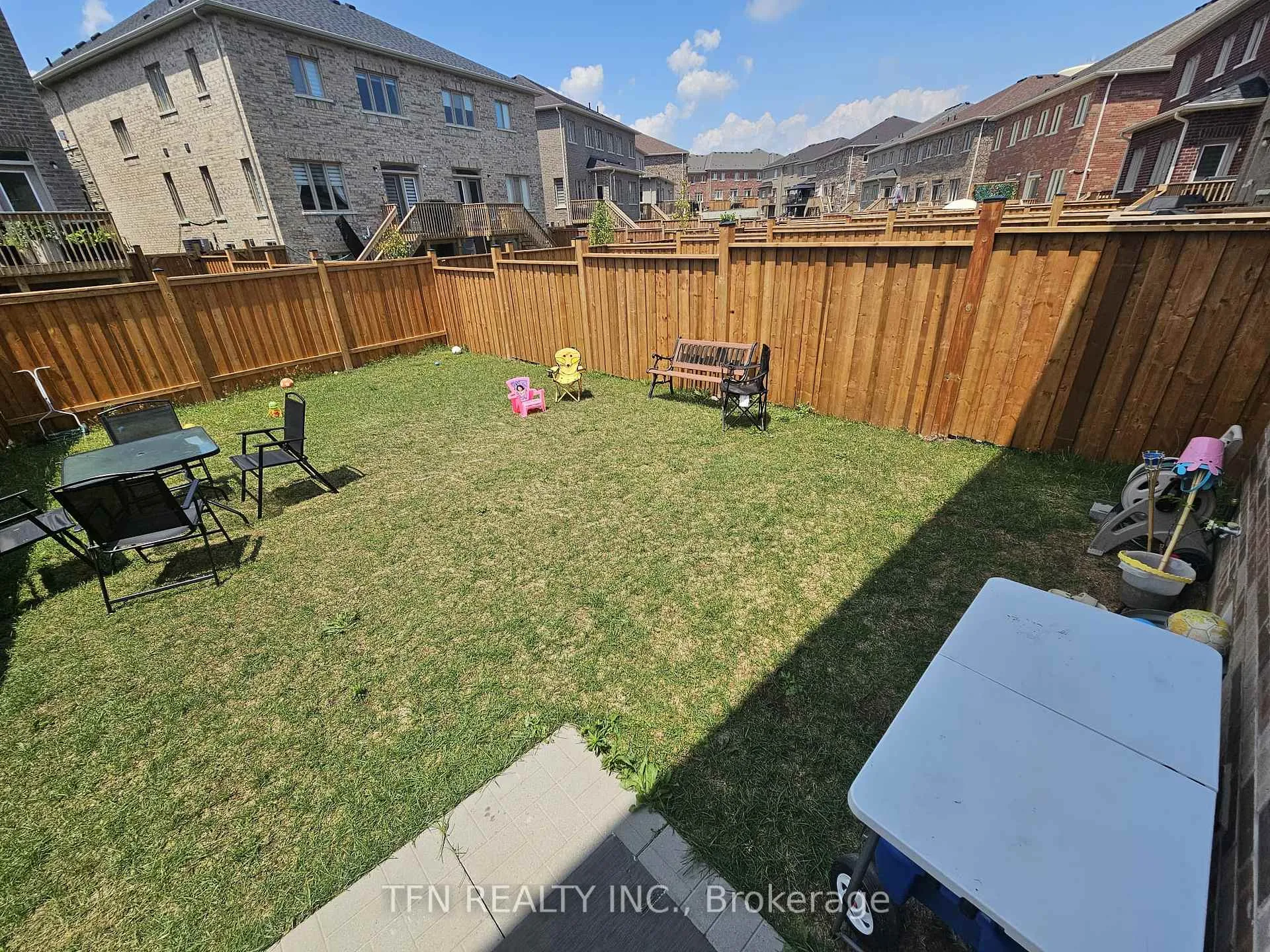 Photo 8 of 267 Great Falls Boulevard, Hamilton, Waterdown — HOMEH
