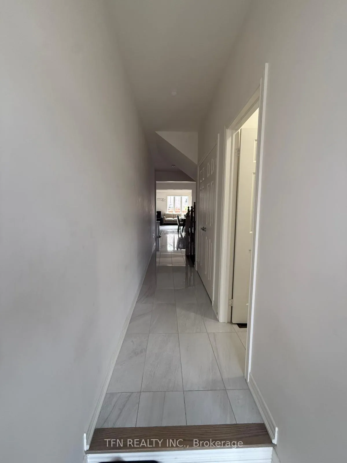 Photo 12 of 267 Great Falls Boulevard, Hamilton, Waterdown — HOMEH