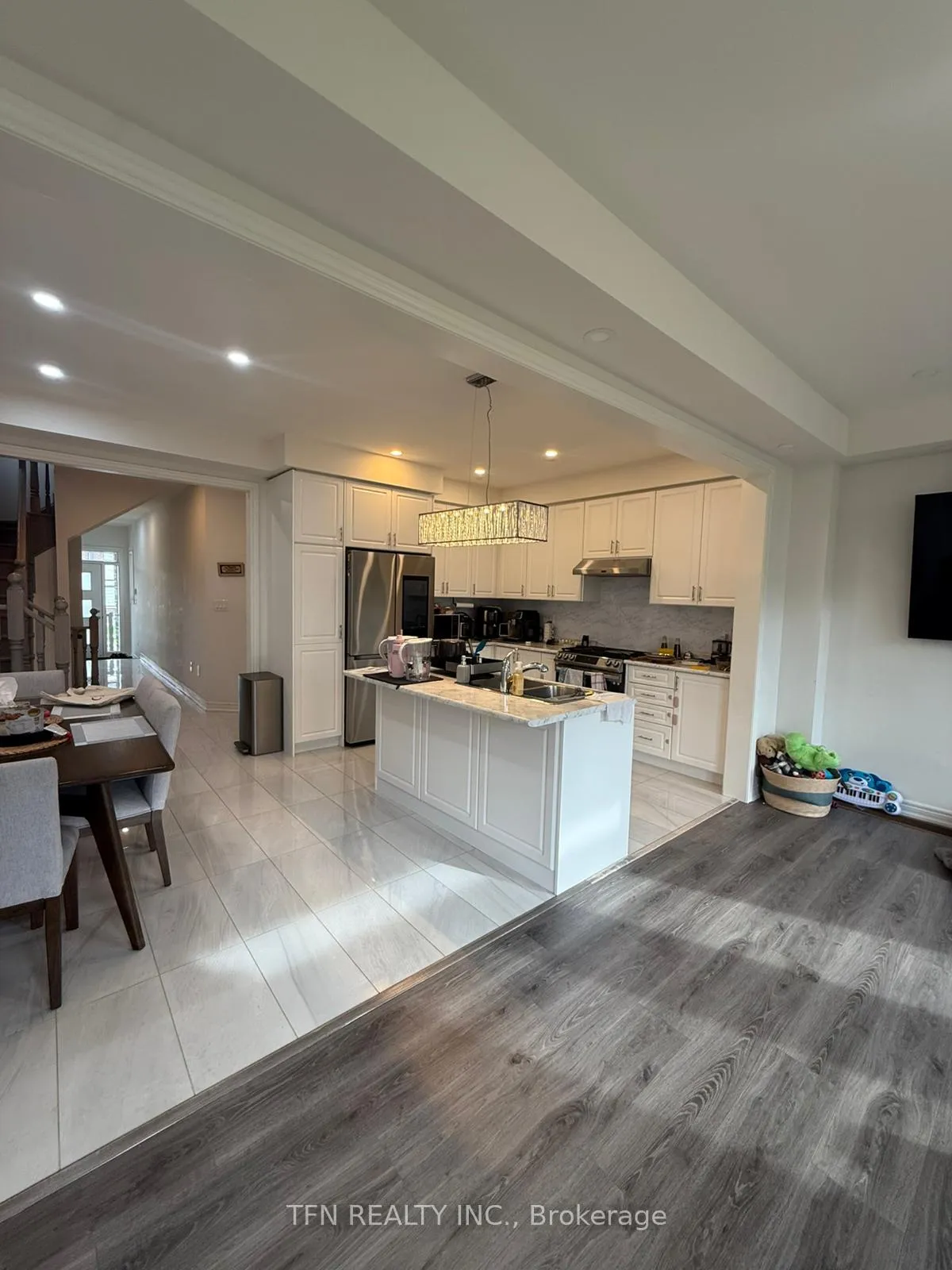 Photo 22 of 267 Great Falls Boulevard, Hamilton, Waterdown — HOMEH
