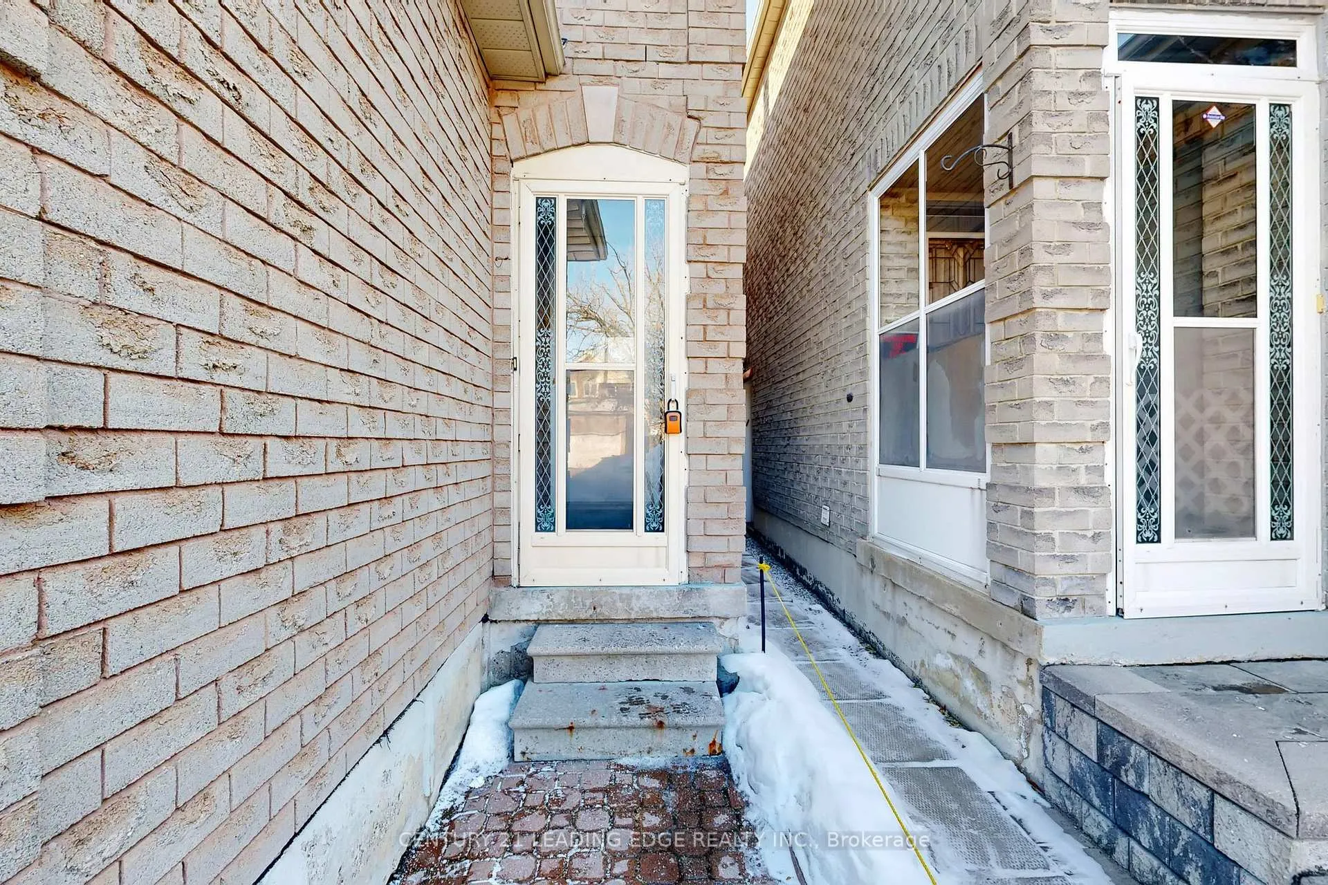 Photo 4 of Unit Main Floor, 107 Joycedale Street, Markham, Middlefield — HOMEH