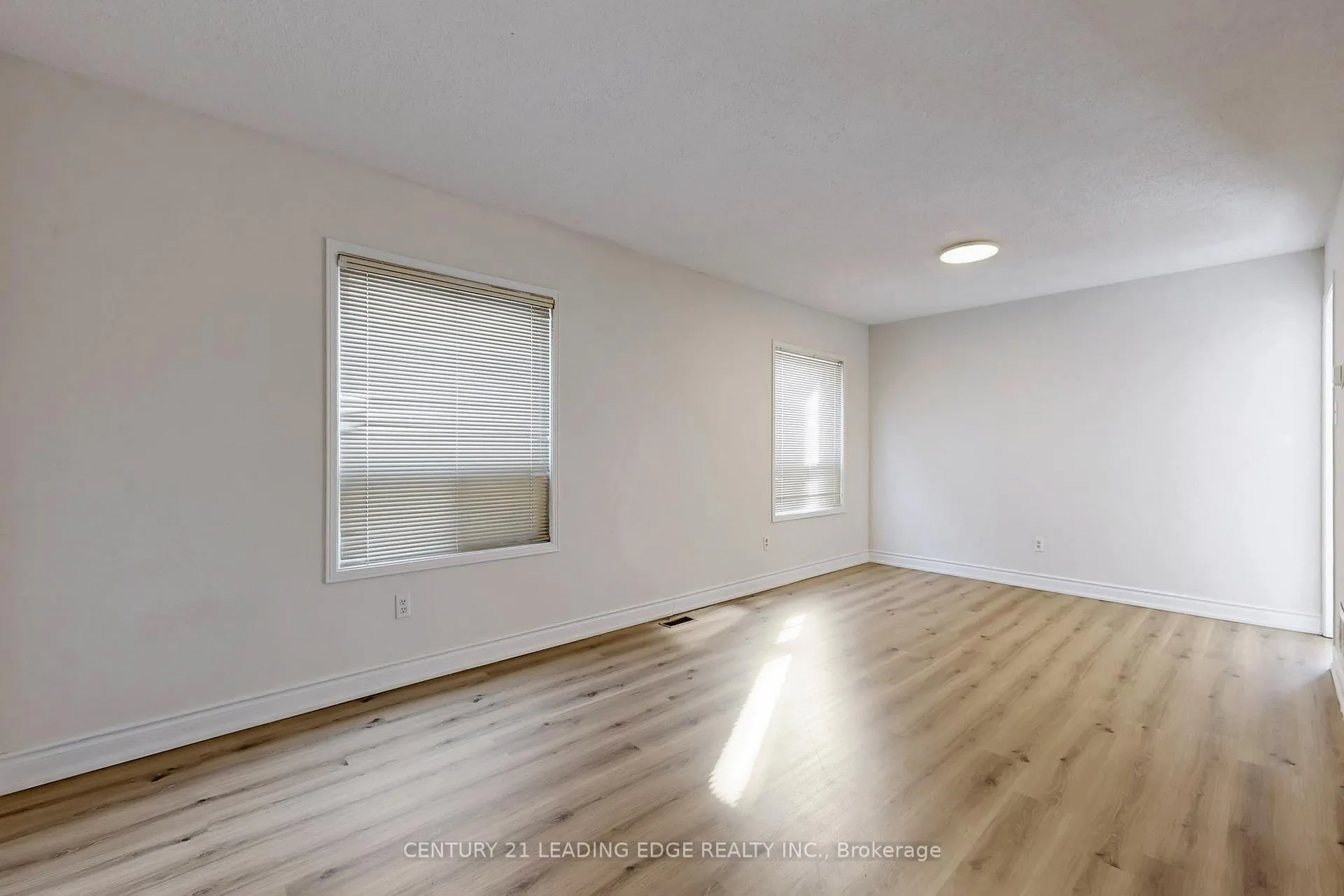 Photo 6 of Unit Main Floor, 107 Joycedale Street, Markham, Middlefield — HOMEH