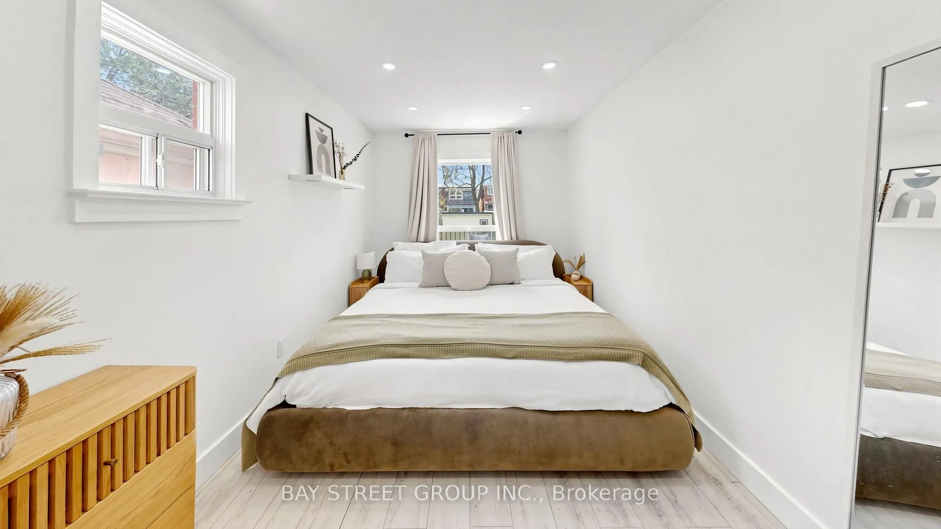 Photo 15 of 58 Albert Avenue, Etobicoke, Mimico — HOMEH
