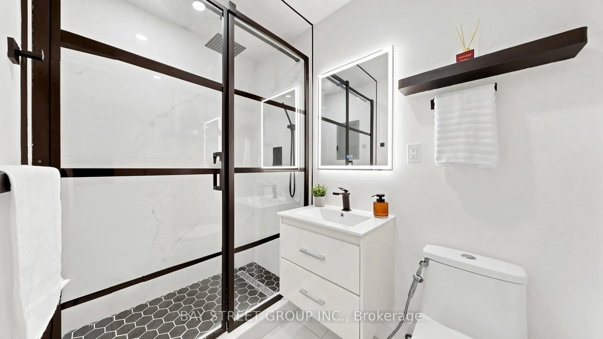 Photo 20 of 58 Albert Avenue, Etobicoke, Mimico — HOMEH