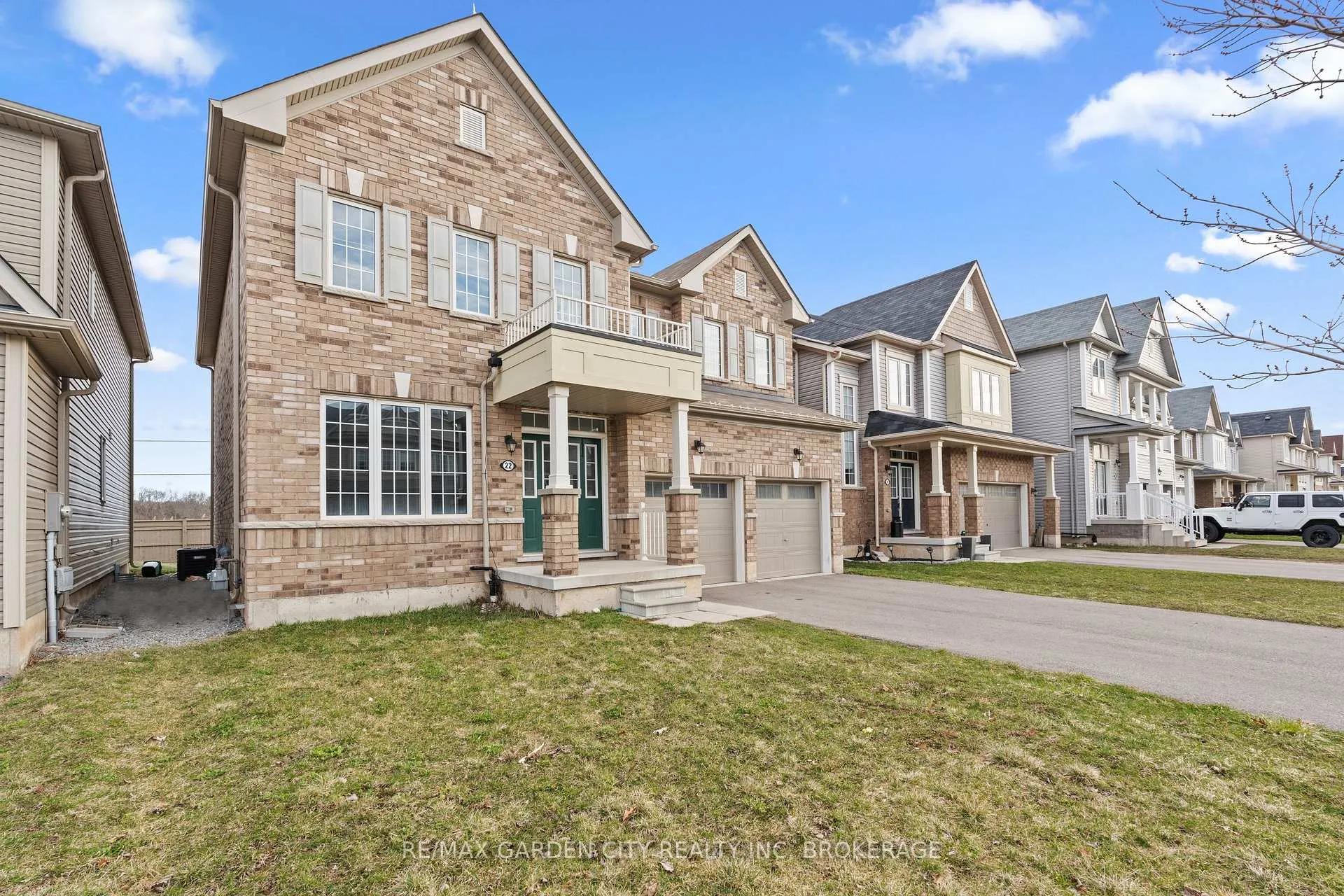 Photo 4 of 22 Esther Crescent, Thorold, Hurricane/Merrittville — HOMEH
