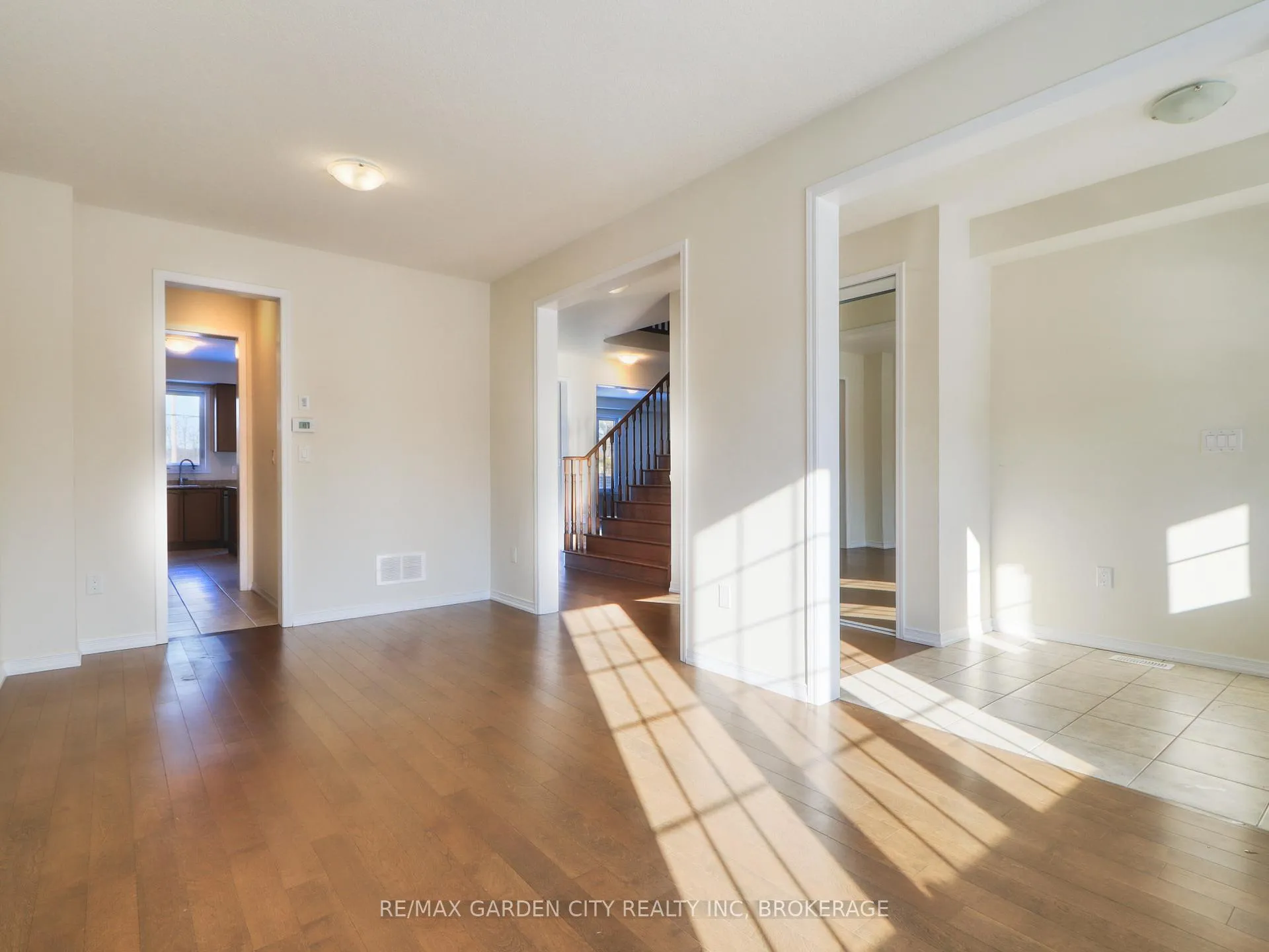 Photo 8 of 22 Esther Crescent, Thorold, Hurricane/Merrittville — HOMEH