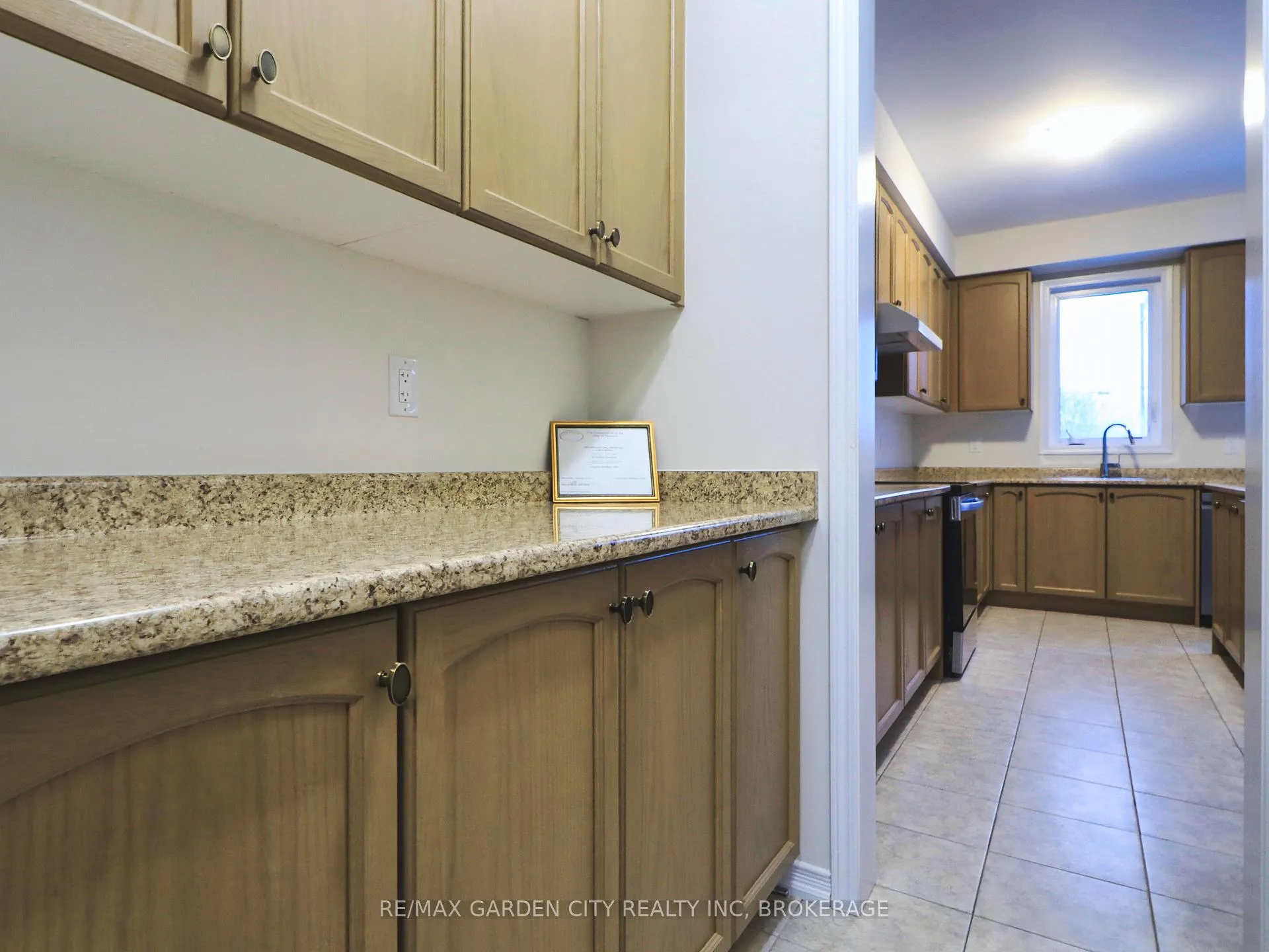 Photo 9 of 22 Esther Crescent, Thorold, Hurricane/Merrittville — HOMEH