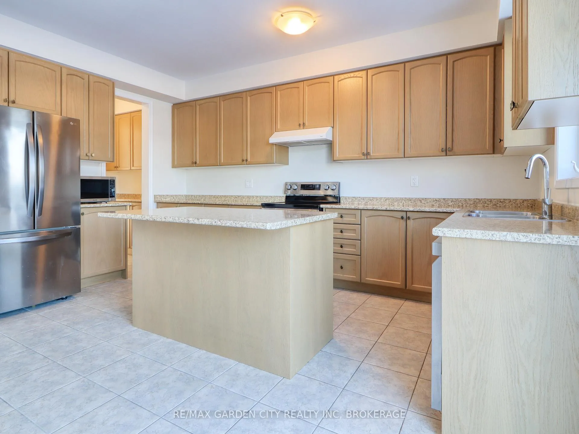 Photo 11 of 22 Esther Crescent, Thorold, Hurricane/Merrittville — HOMEH