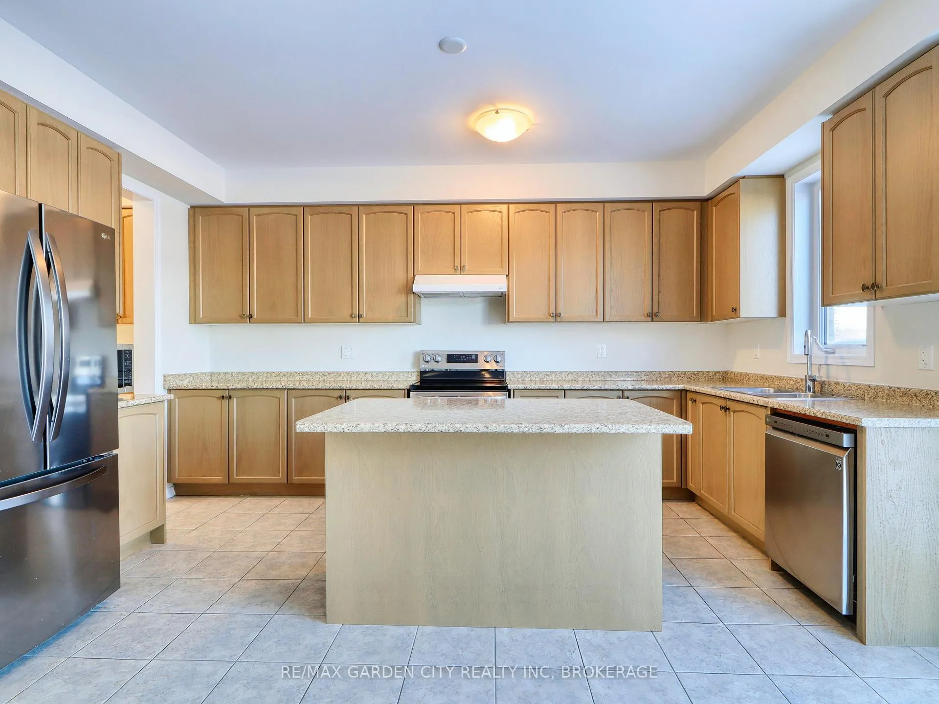 Photo 12 of 22 Esther Crescent, Thorold, Hurricane/Merrittville — HOMEH