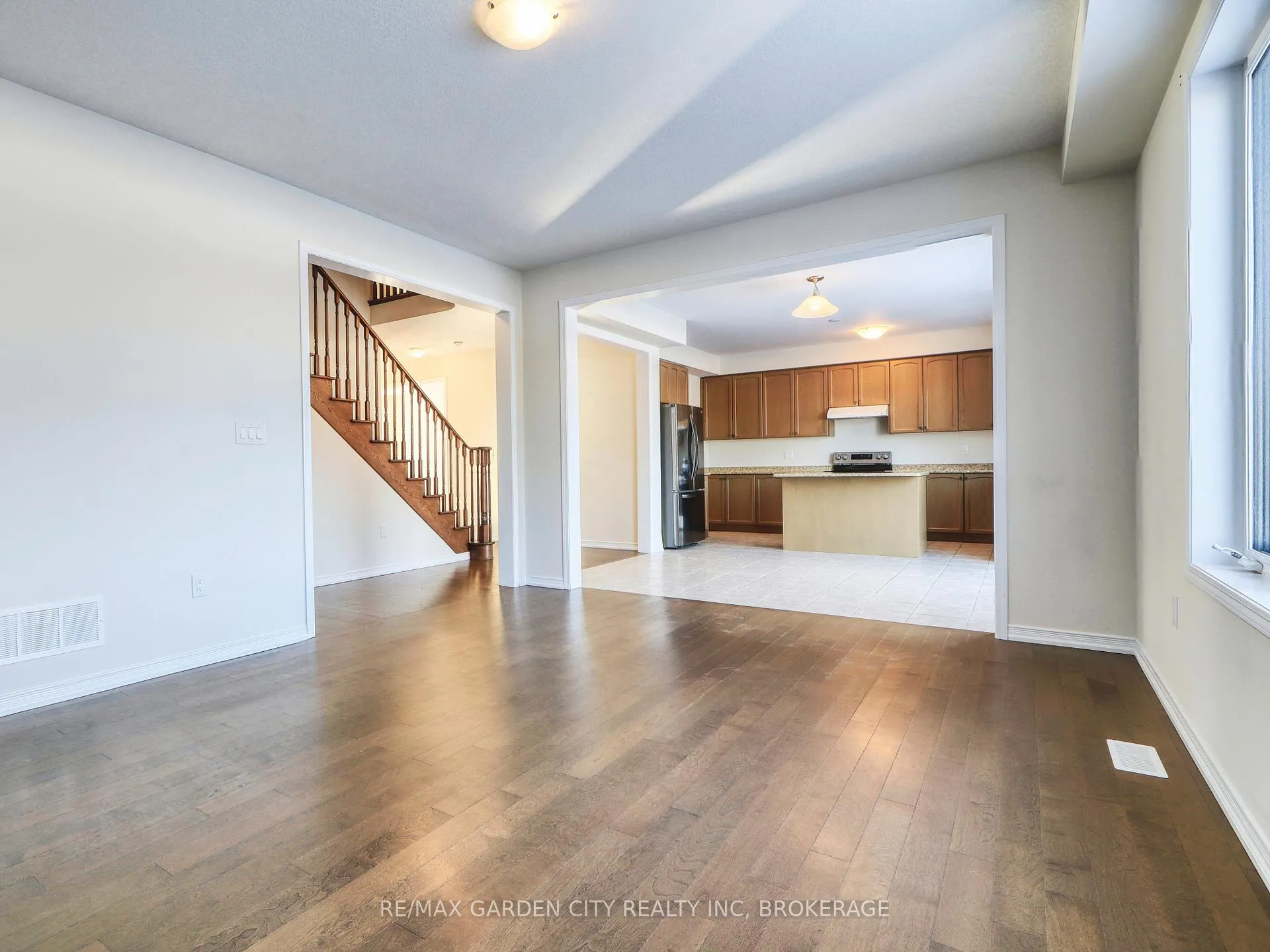 Photo 14 of 22 Esther Crescent, Thorold, Hurricane/Merrittville — HOMEH