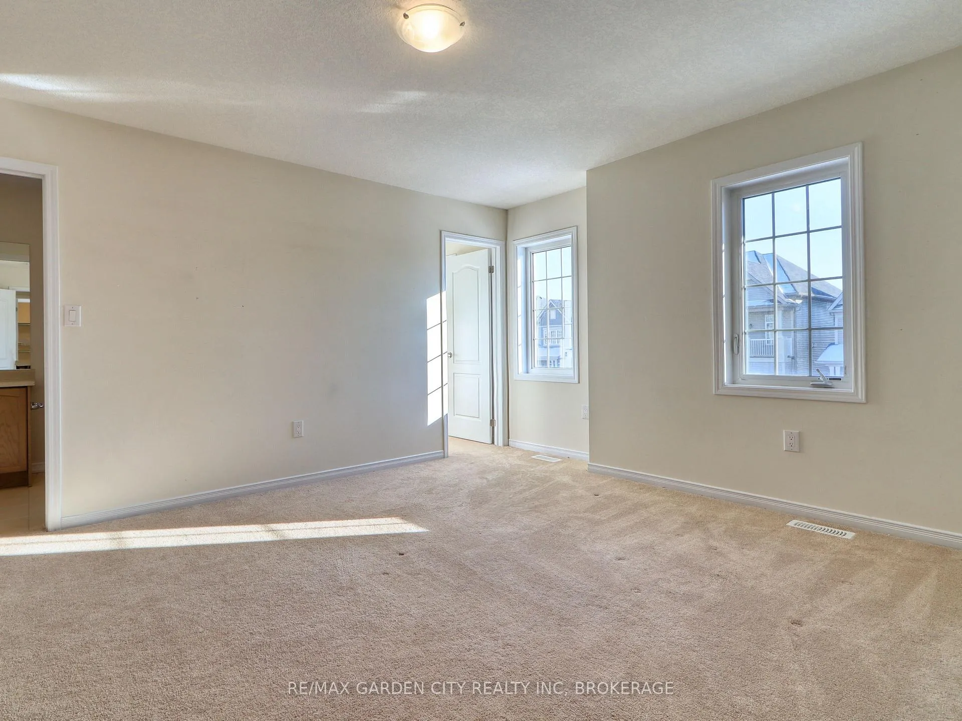 Photo 23 of 22 Esther Crescent, Thorold, Hurricane/Merrittville — HOMEH