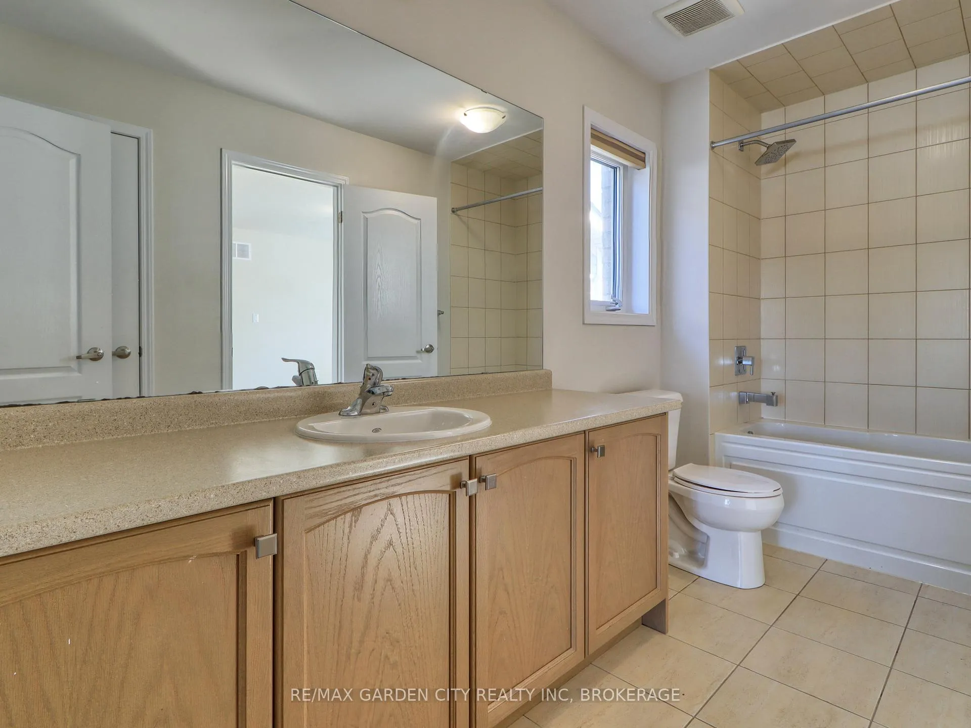 Photo 24 of 22 Esther Crescent, Thorold, Hurricane/Merrittville — HOMEH