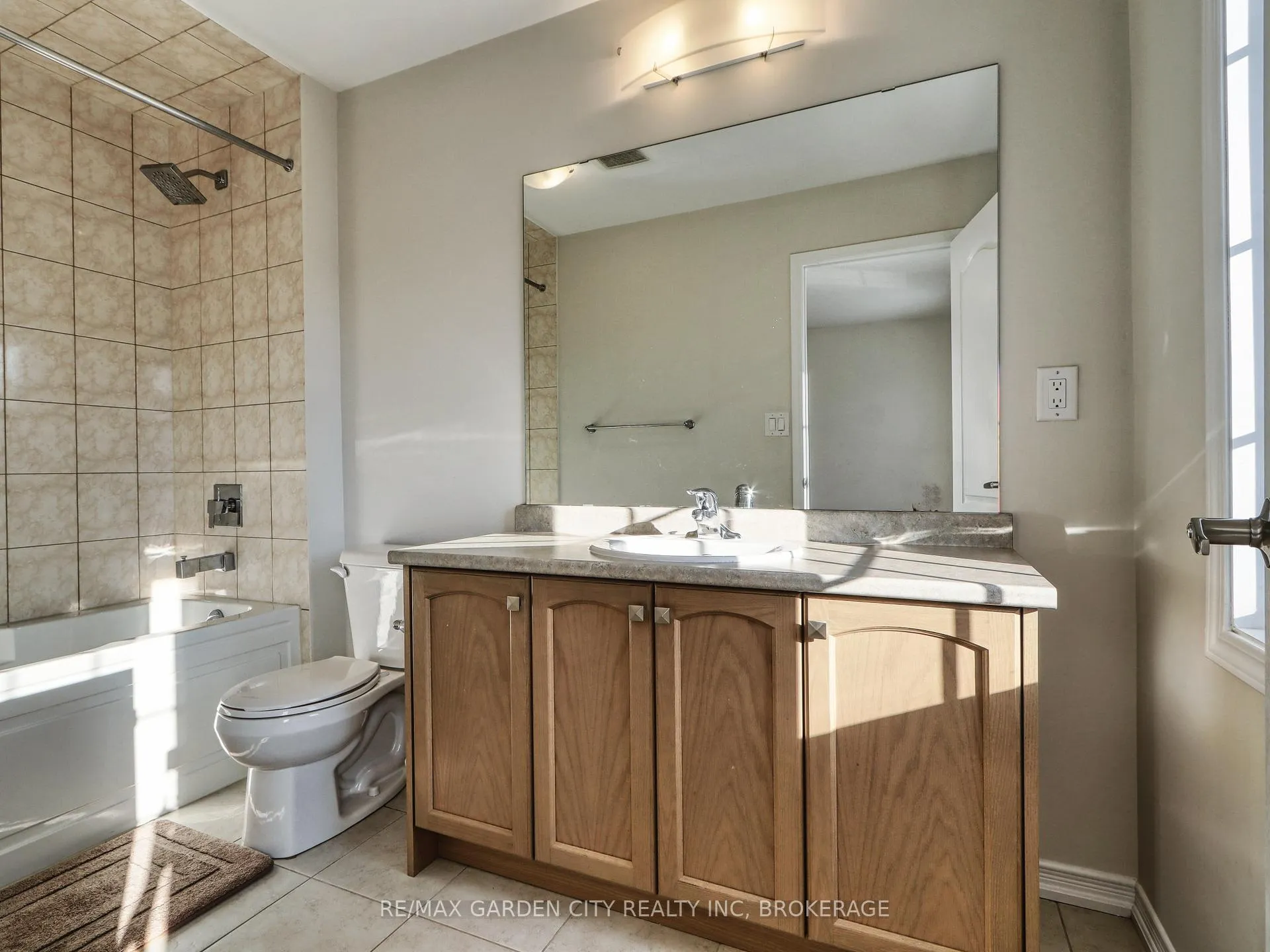 Photo 30 of 22 Esther Crescent, Thorold, Hurricane/Merrittville — HOMEH