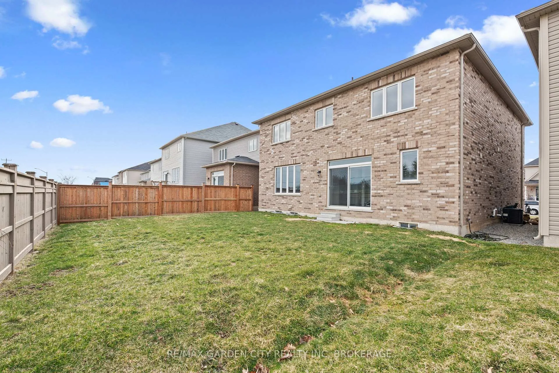 Photo 33 of 22 Esther Crescent, Thorold, Hurricane/Merrittville — HOMEH