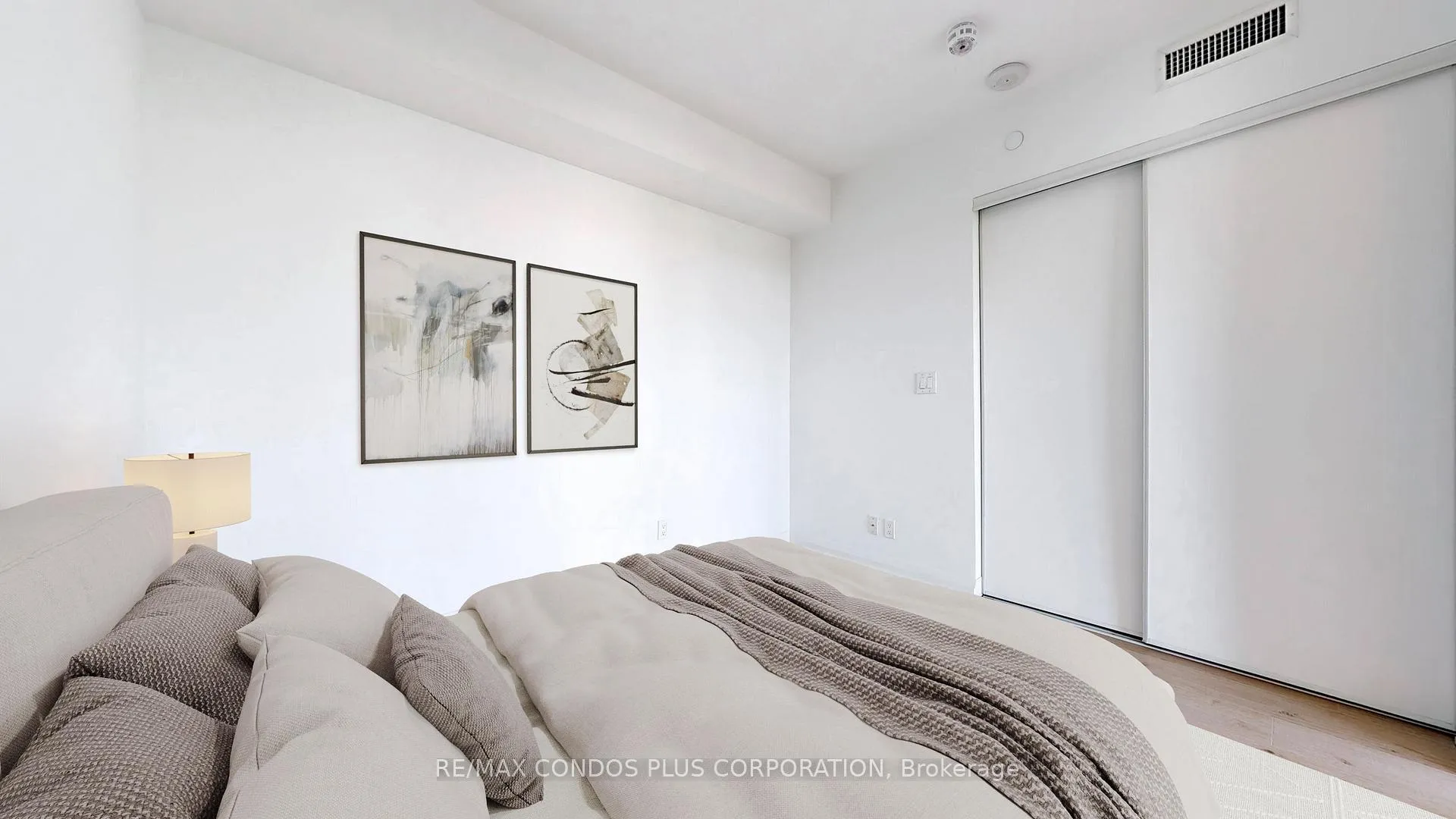 Photo 5 of Unit 1406, 99 Foxbar Road, Toronto, Yonge-St. Clair — HOMEH