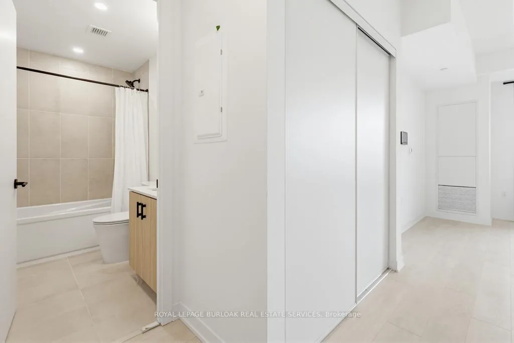 Photo 7 of Unit 208, 4878 Powers Common, Burlington, Alton — HOMEH