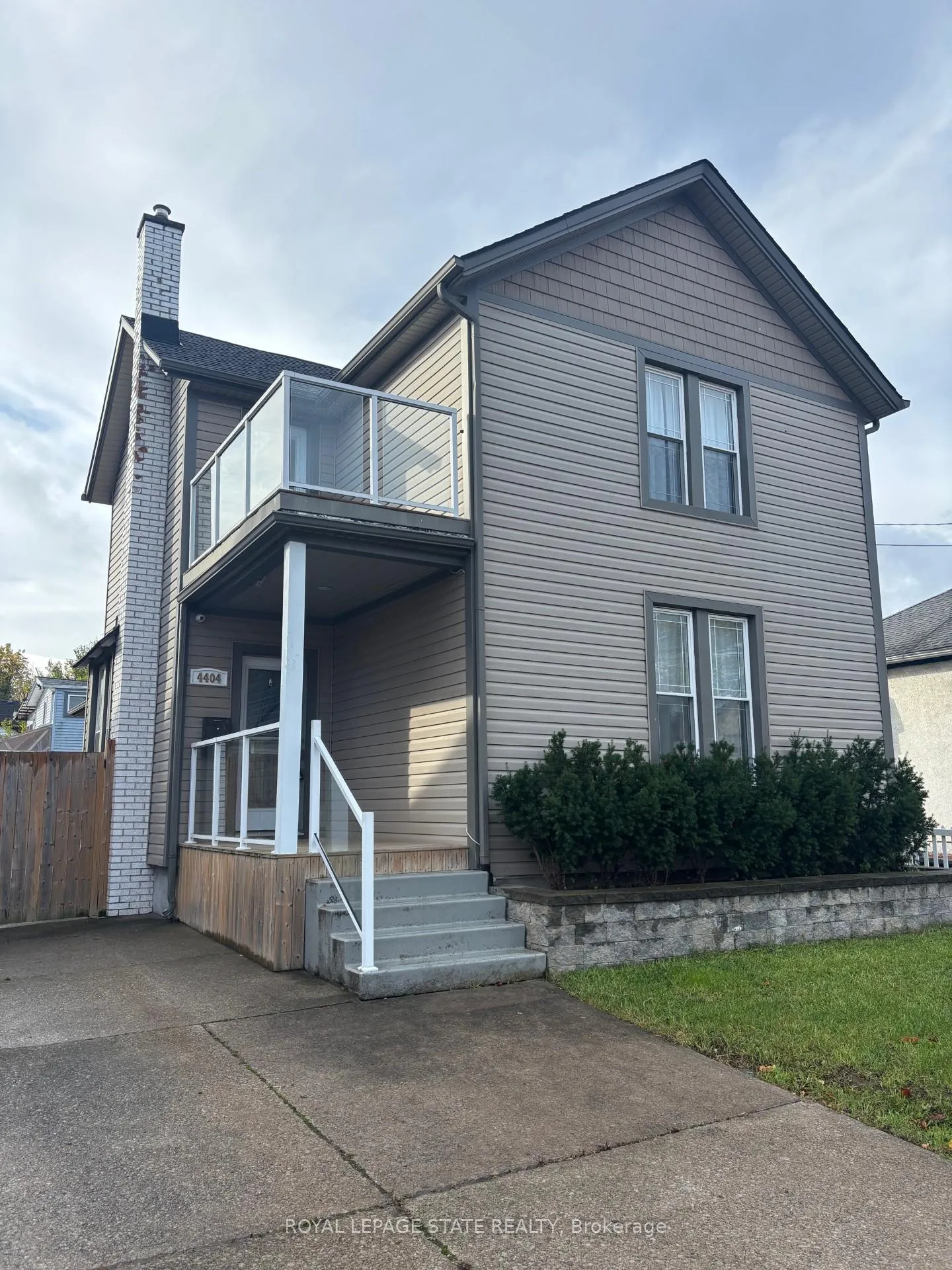 Photo 1 of 4404 Morrison Street, Niagara Falls, Downtown — HOMEH
