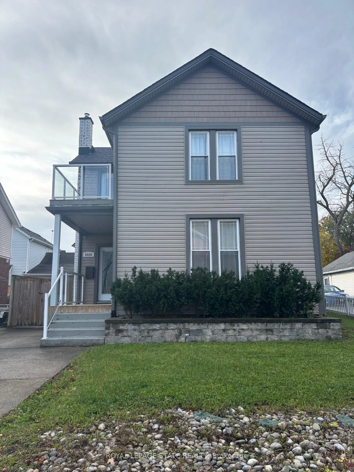 Photo 2 of 4404 Morrison Street, Niagara Falls, Downtown — HOMEH