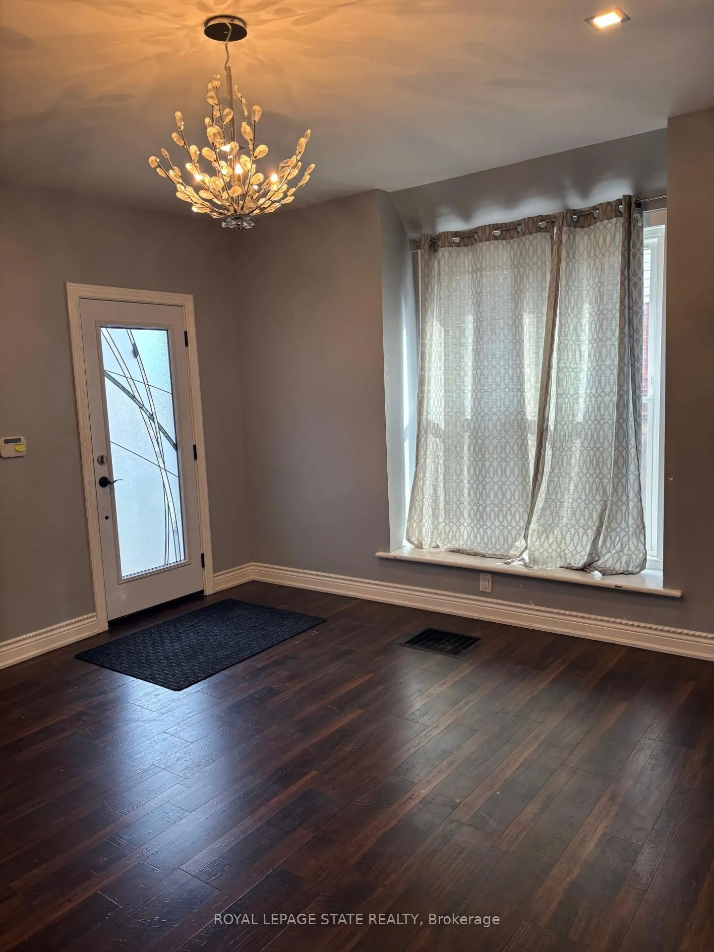Photo 4 of 4404 Morrison Street, Niagara Falls, Downtown — HOMEH
