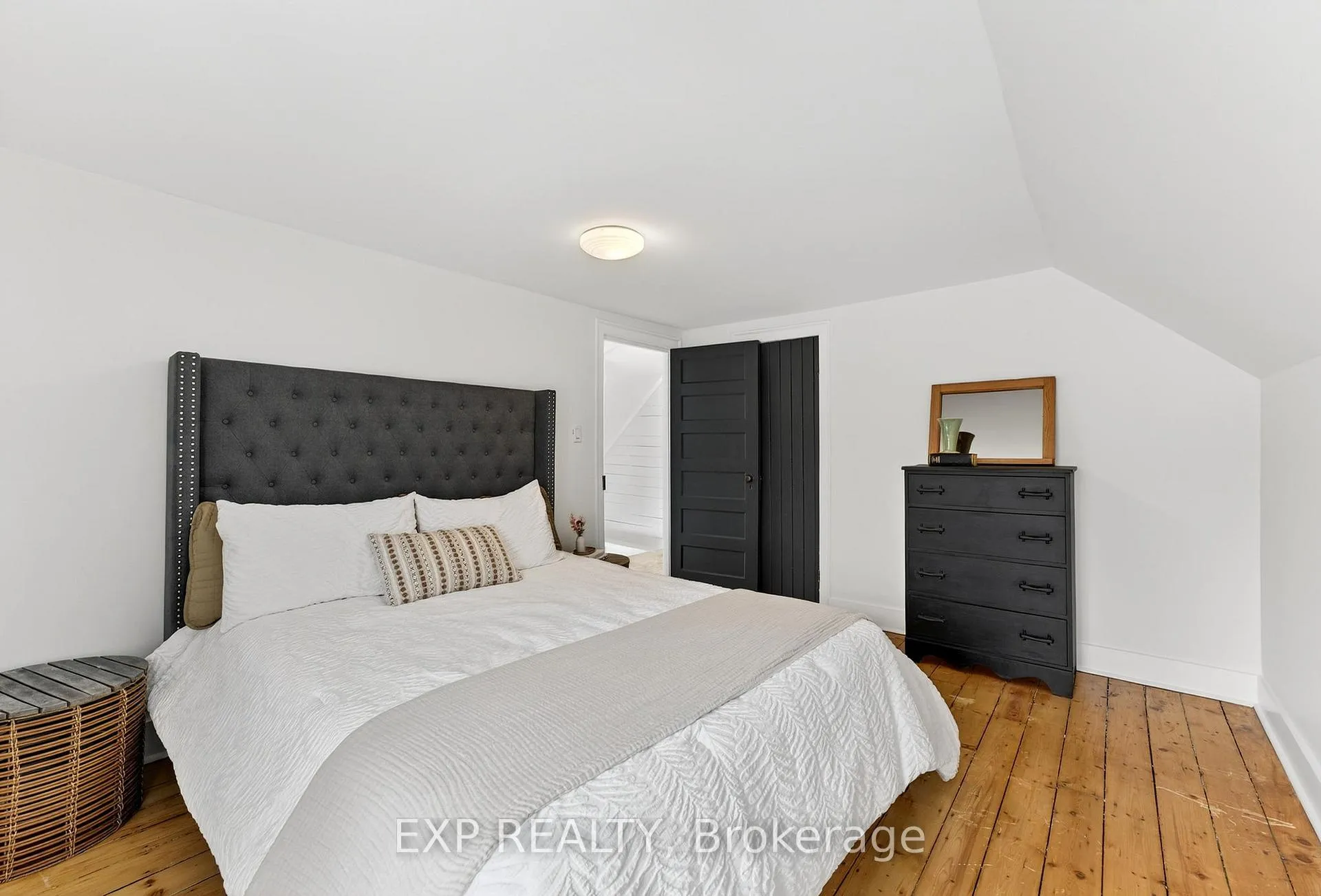 Photo 43 of 16 Barker Street, Prince Edward County, Picton Ward — HOMEH
