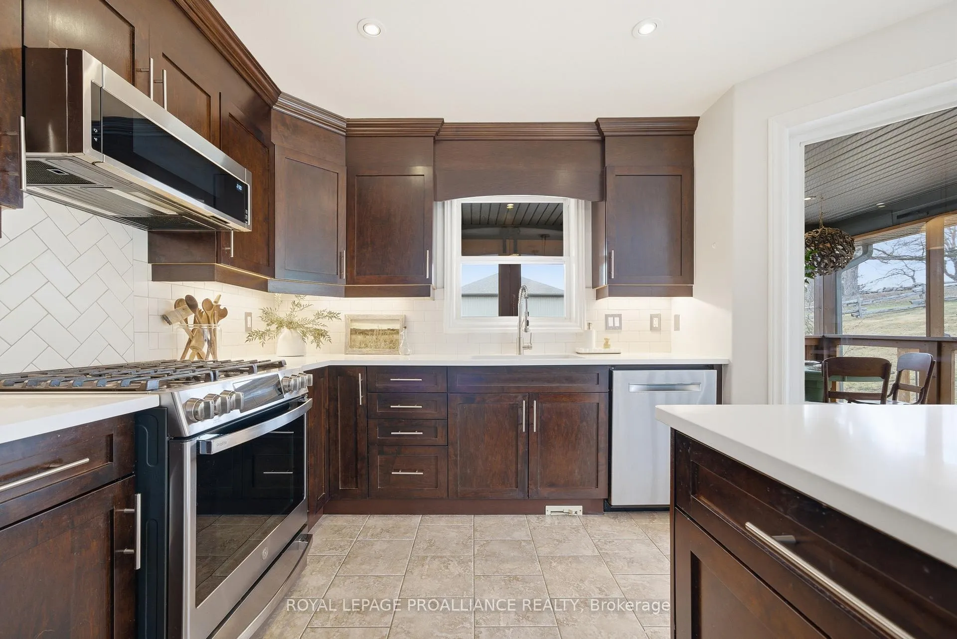 Photo 12 of 42 Windwhisper Drive, Belleville, Thurlow Ward — HOMEH