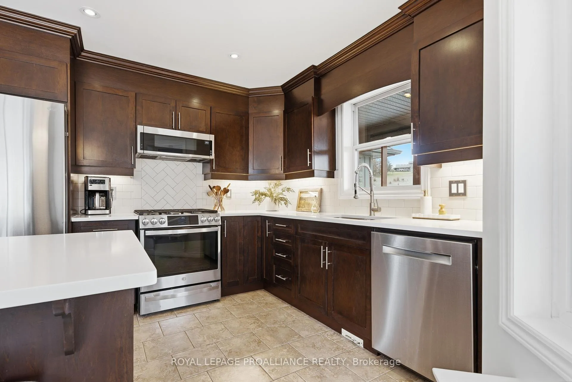Photo 14 of 42 Windwhisper Drive, Belleville, Thurlow Ward — HOMEH