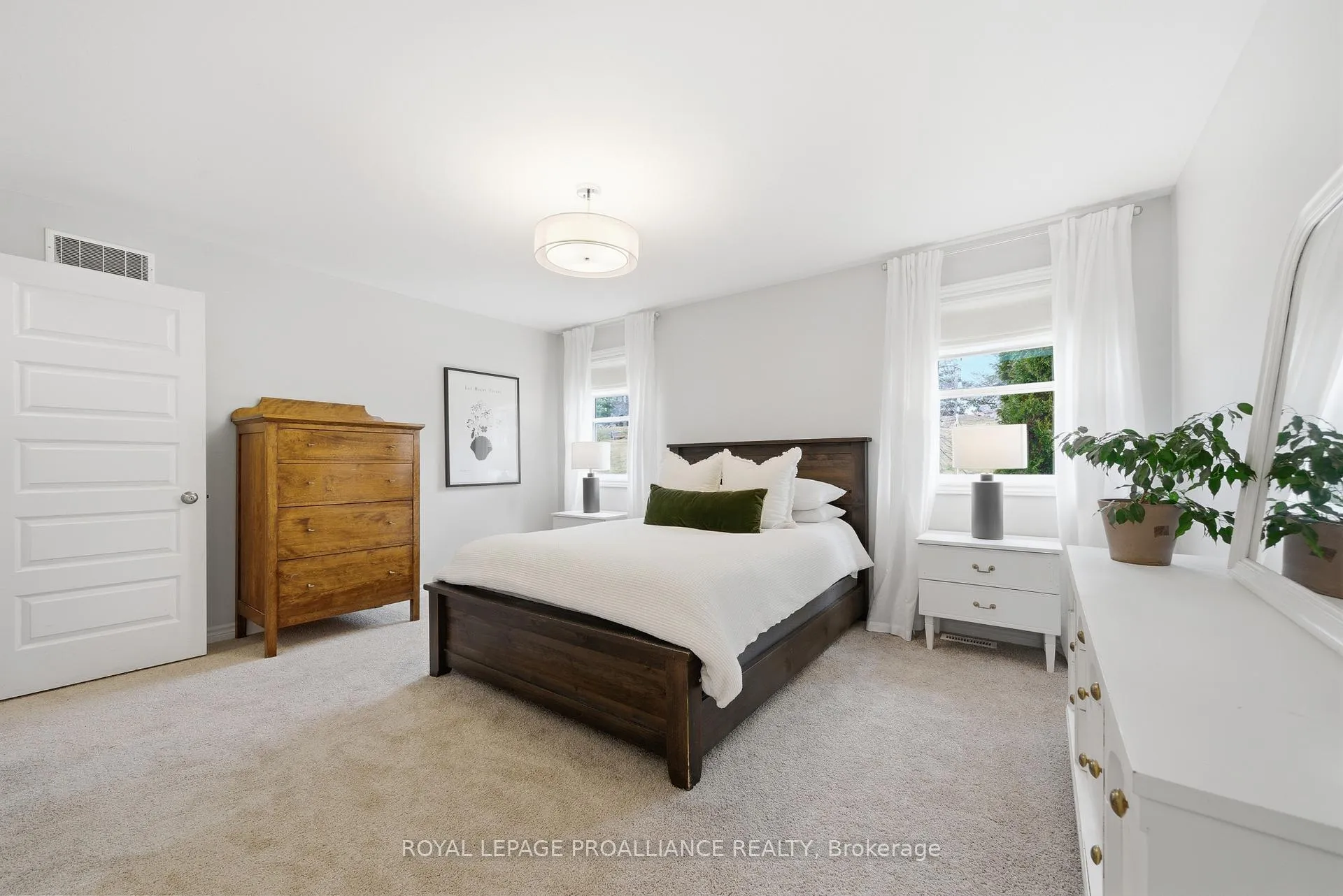 Photo 21 of 42 Windwhisper Drive, Belleville, Thurlow Ward — HOMEH