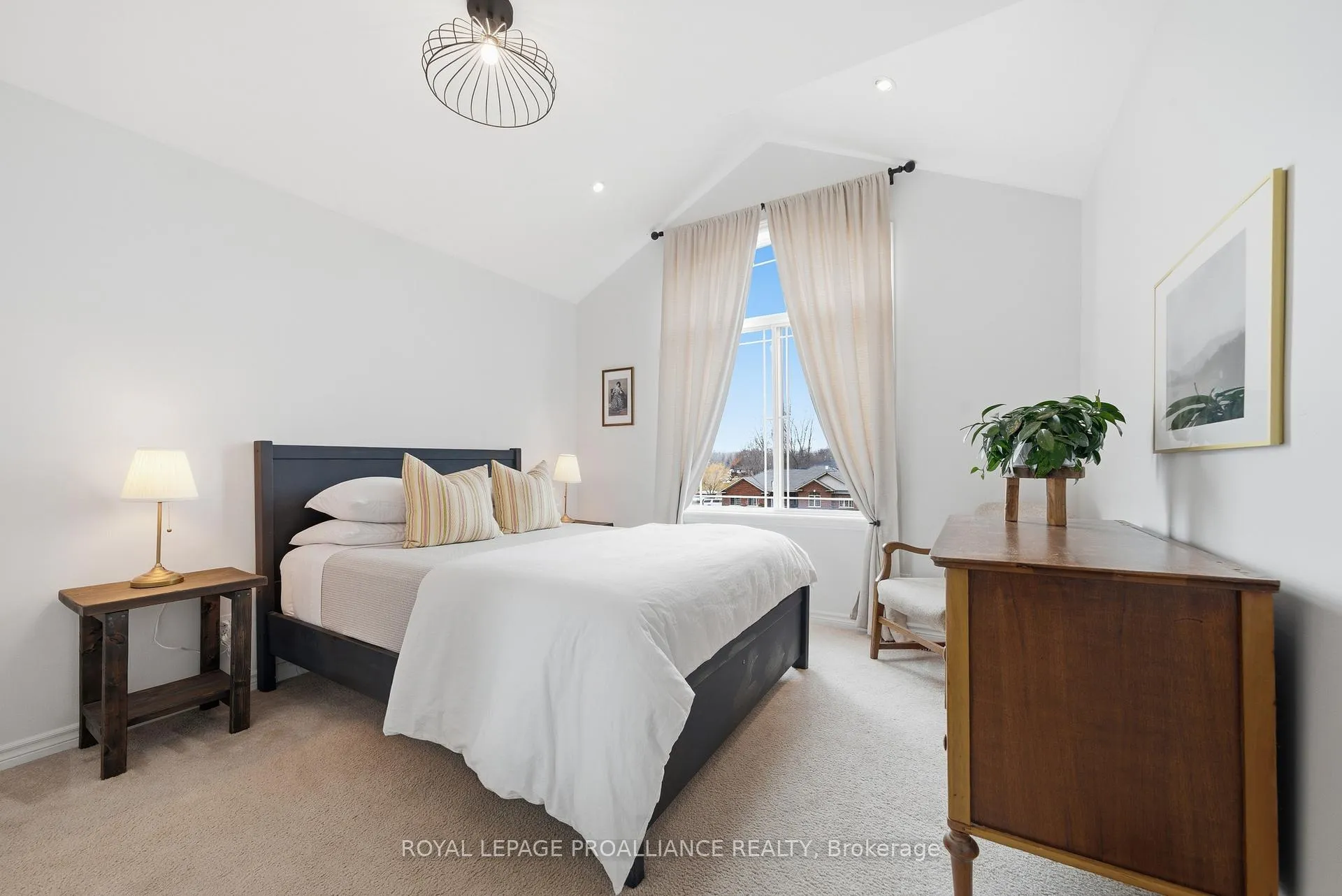 Photo 23 of 42 Windwhisper Drive, Belleville, Thurlow Ward — HOMEH