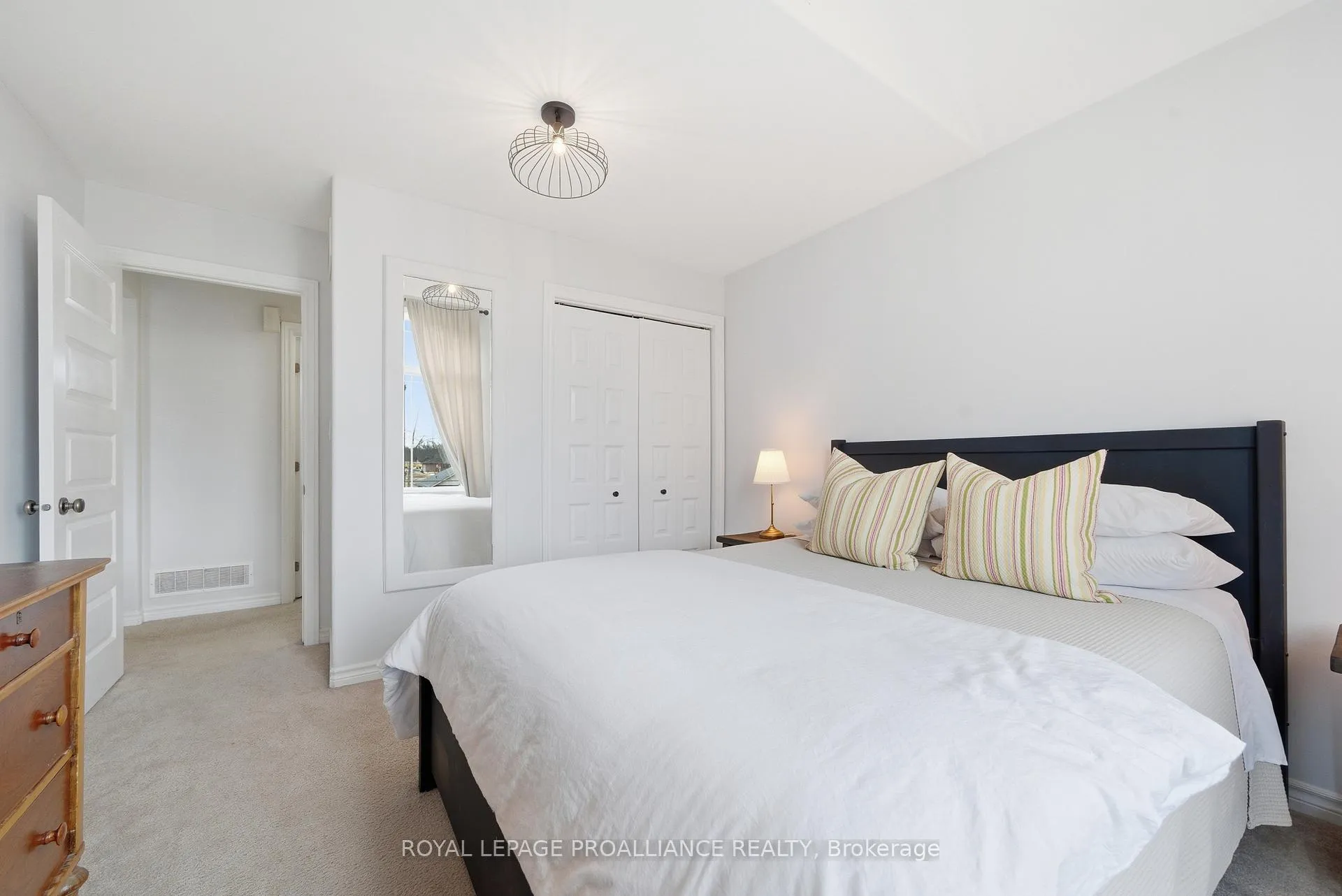 Photo 24 of 42 Windwhisper Drive, Belleville, Thurlow Ward — HOMEH