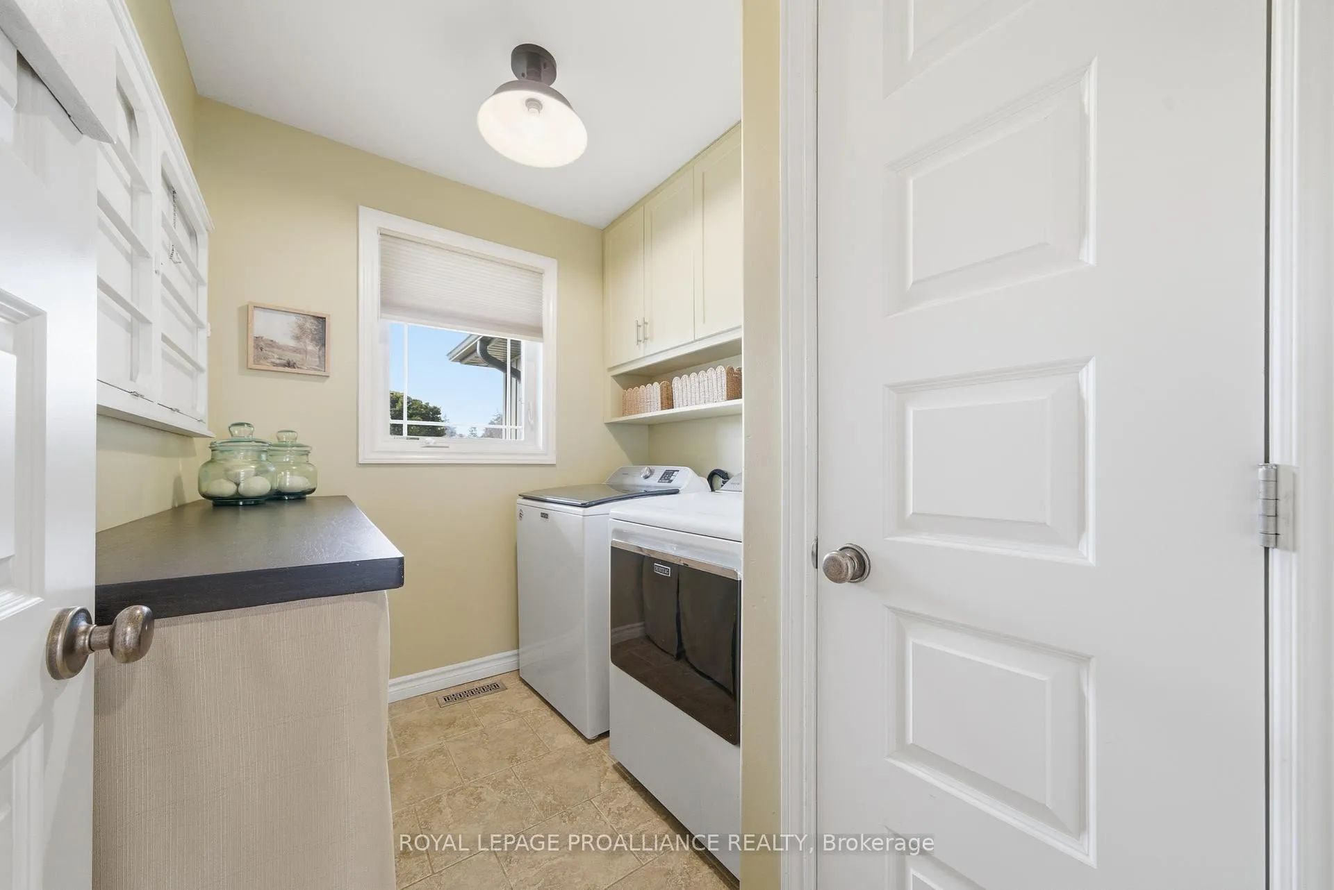Photo 28 of 42 Windwhisper Drive, Belleville, Thurlow Ward — HOMEH