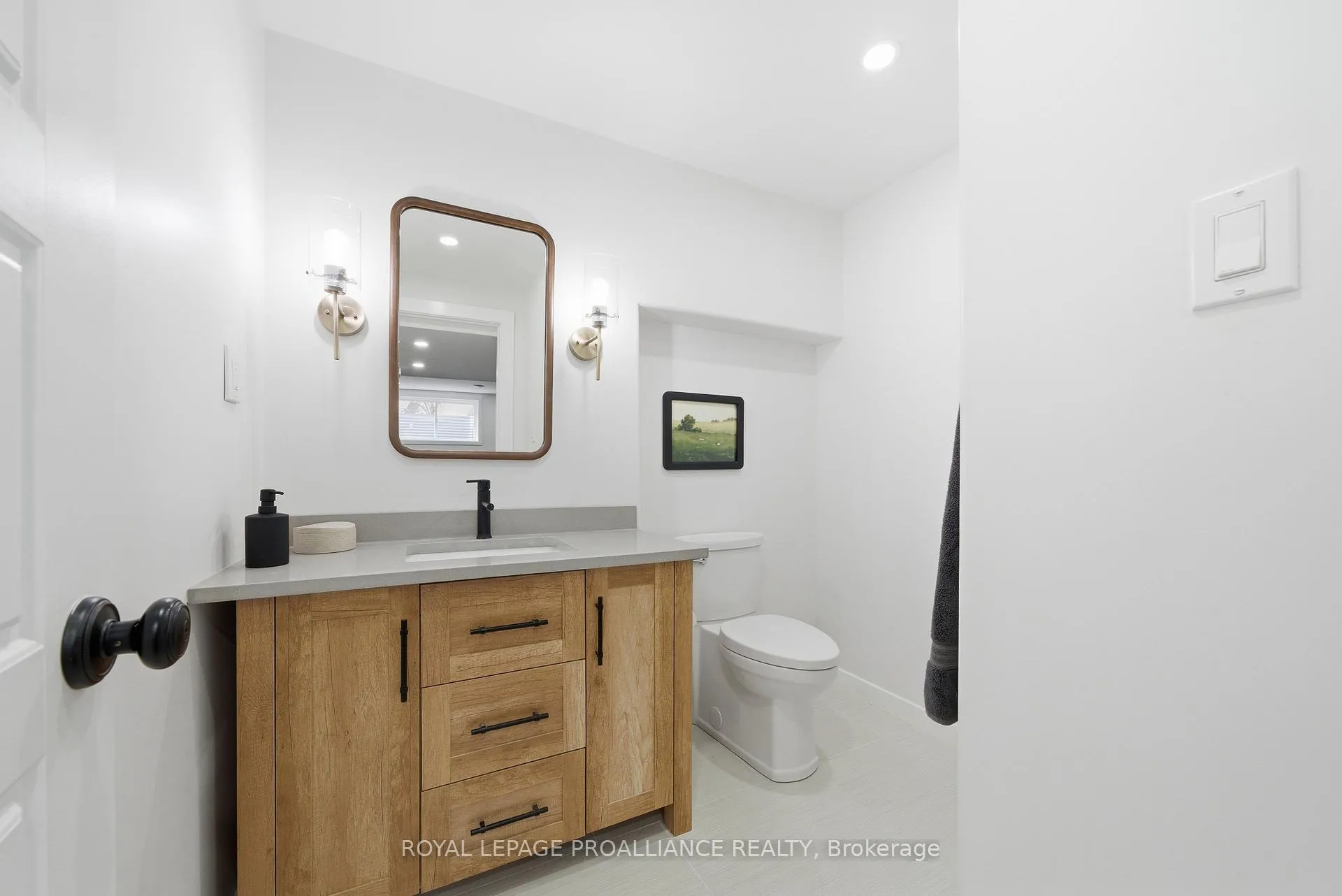 Photo 35 of 42 Windwhisper Drive, Belleville, Thurlow Ward — HOMEH