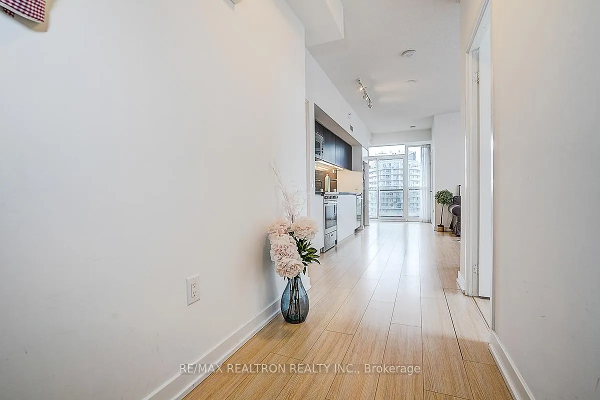 Photo 4 of Unit 2606, 85 Queens Wharf Road, Toronto, Waterfront Communities — HOMEH