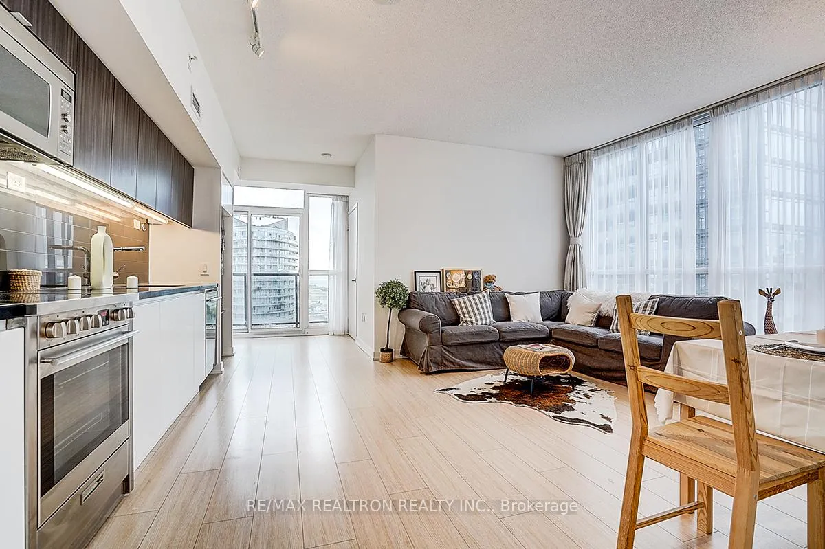 Photo 5 of Unit 2606, 85 Queens Wharf Road, Toronto, Waterfront Communities — HOMEH