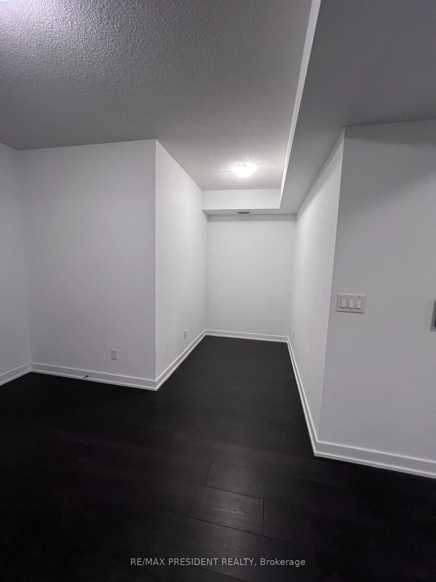 Photo 15 of Unit 310, 3210 Dakota Common, Burlington, Alton — HOMEH