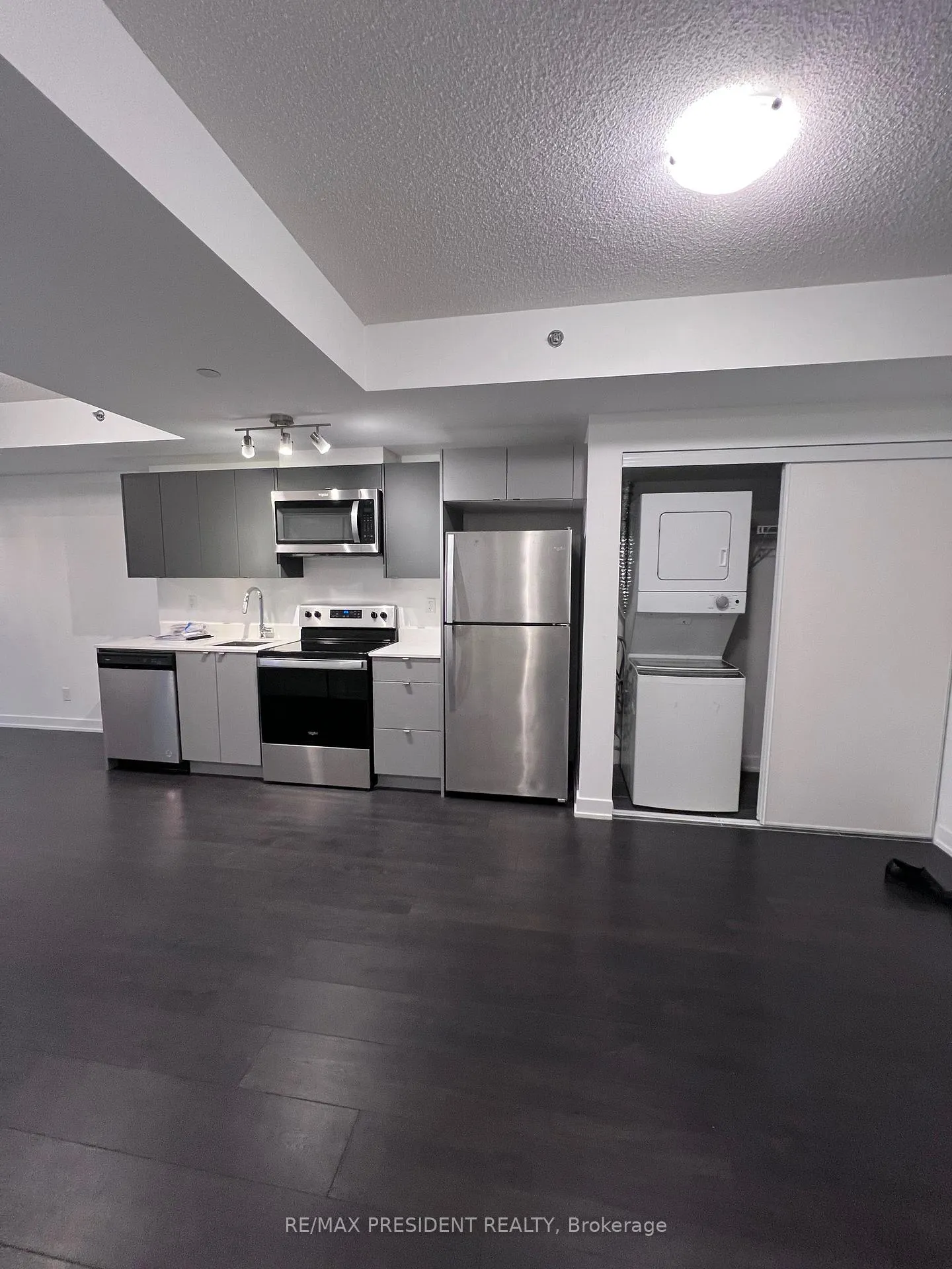 Photo 16 of Unit 310, 3210 Dakota Common, Burlington, Alton — HOMEH