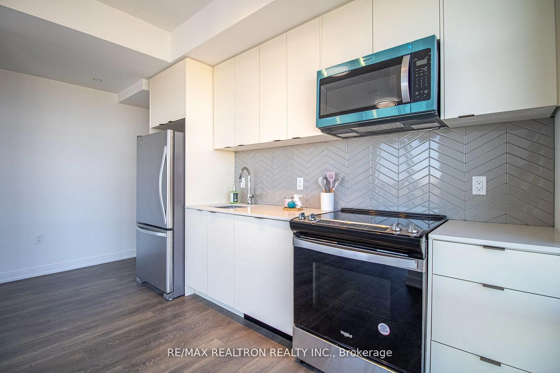 Photo 12 of Unit 1402, 1606 Charles Street, Whitby, Port Whitby — HOMEH