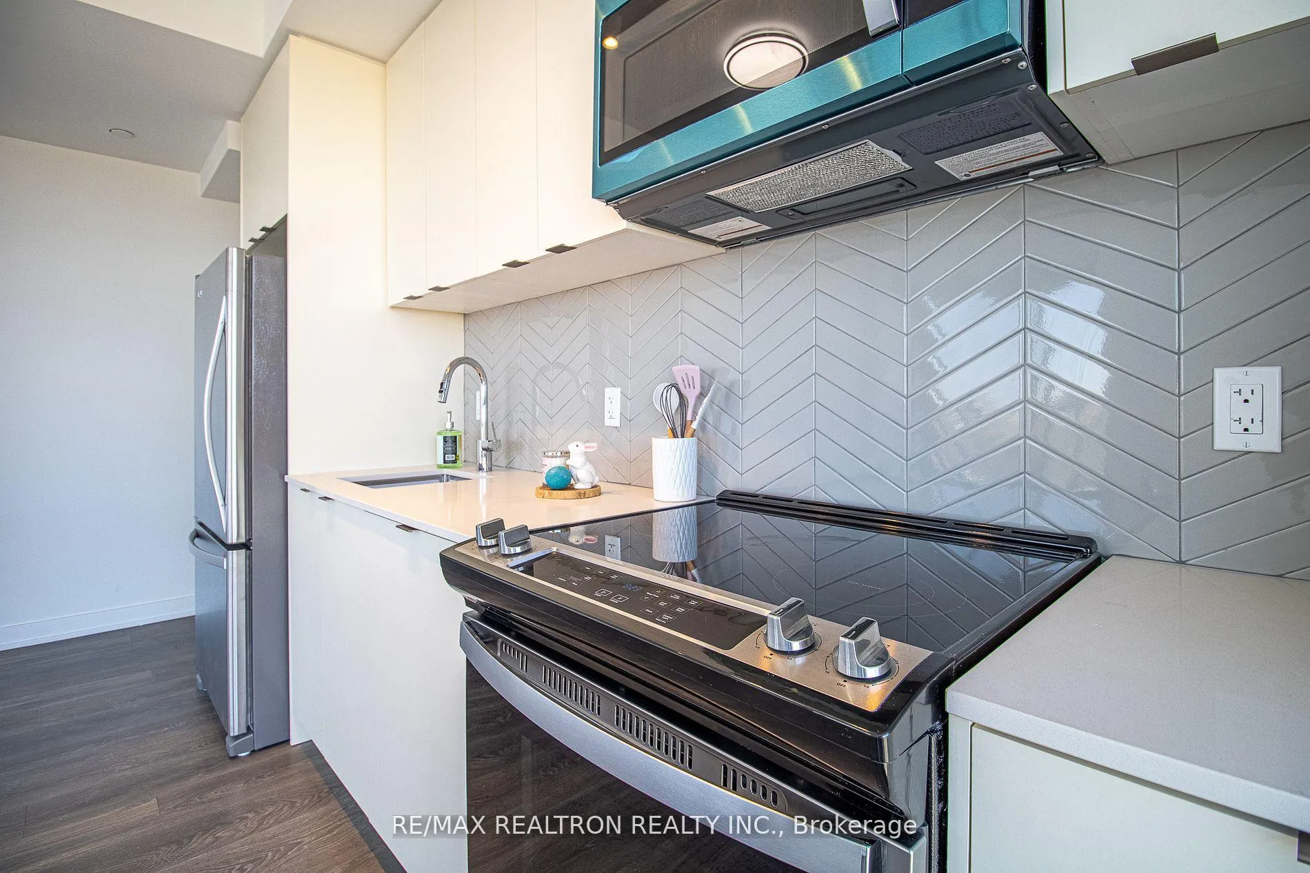 Photo 14 of Unit 1402, 1606 Charles Street, Whitby, Port Whitby — HOMEH
