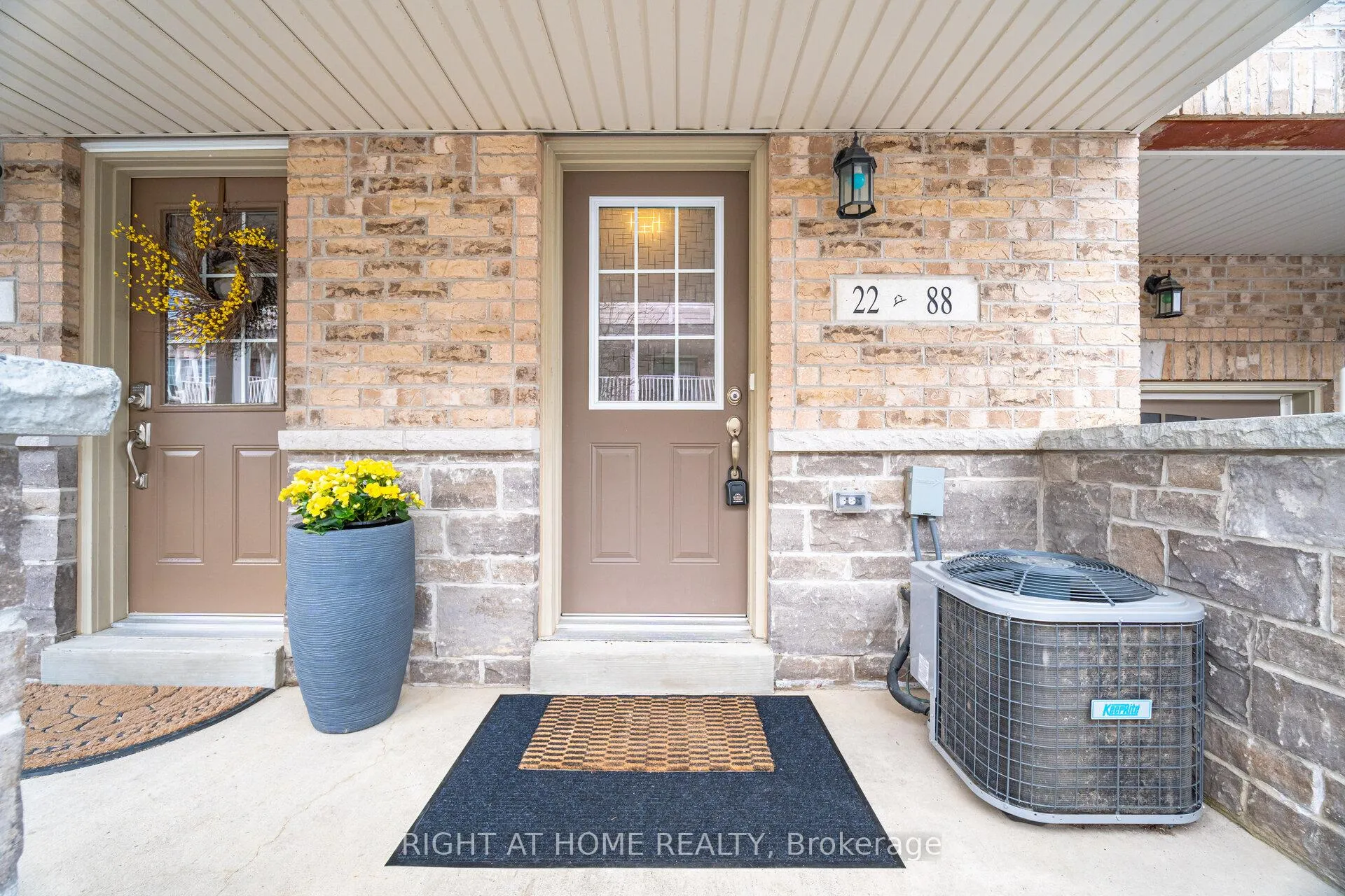 Photo 6 of Unit 22, 88 Decorso Drive, Guelph, Kortright East — HOMEH