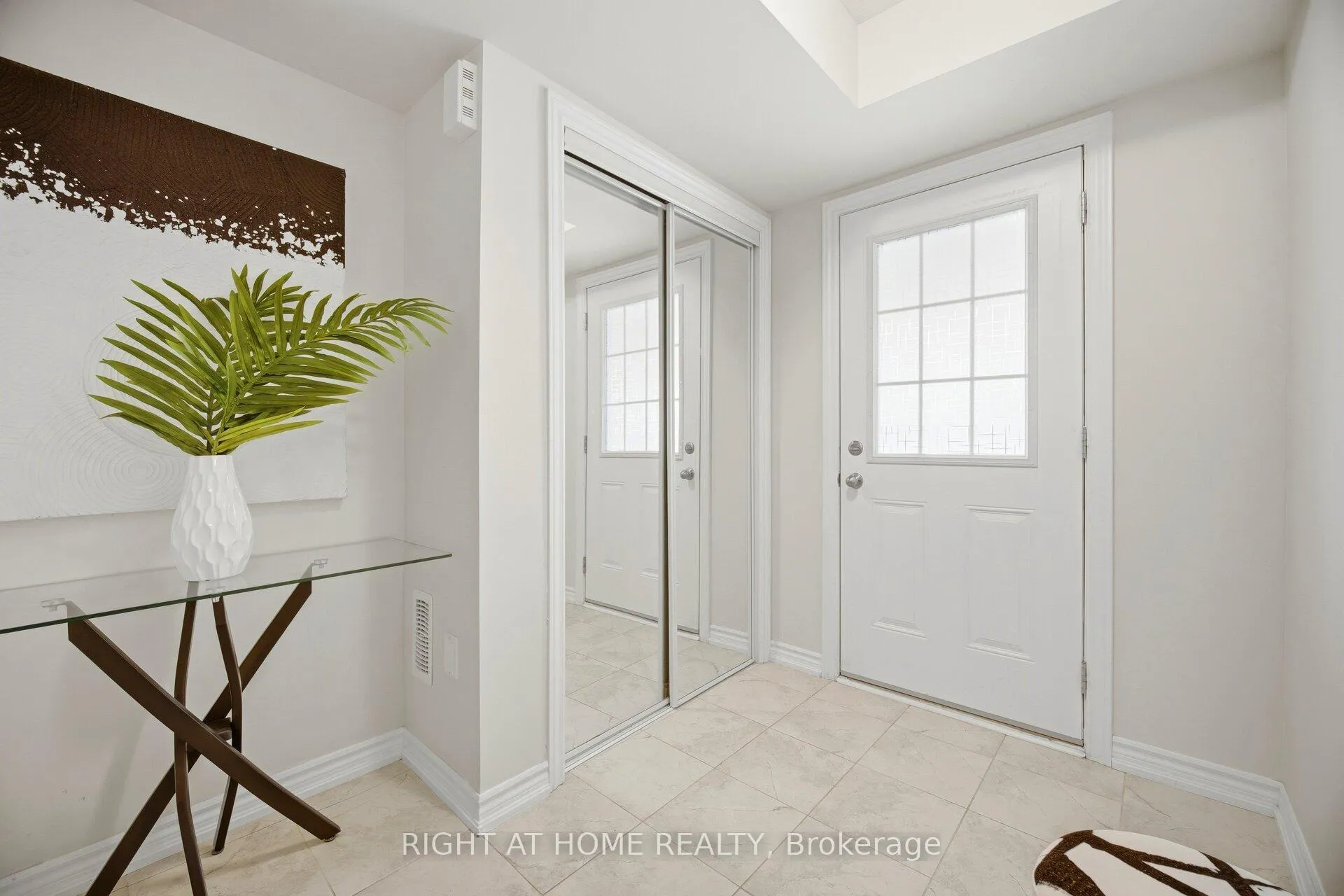 Photo 8 of Unit 22, 88 Decorso Drive, Guelph, Kortright East — HOMEH