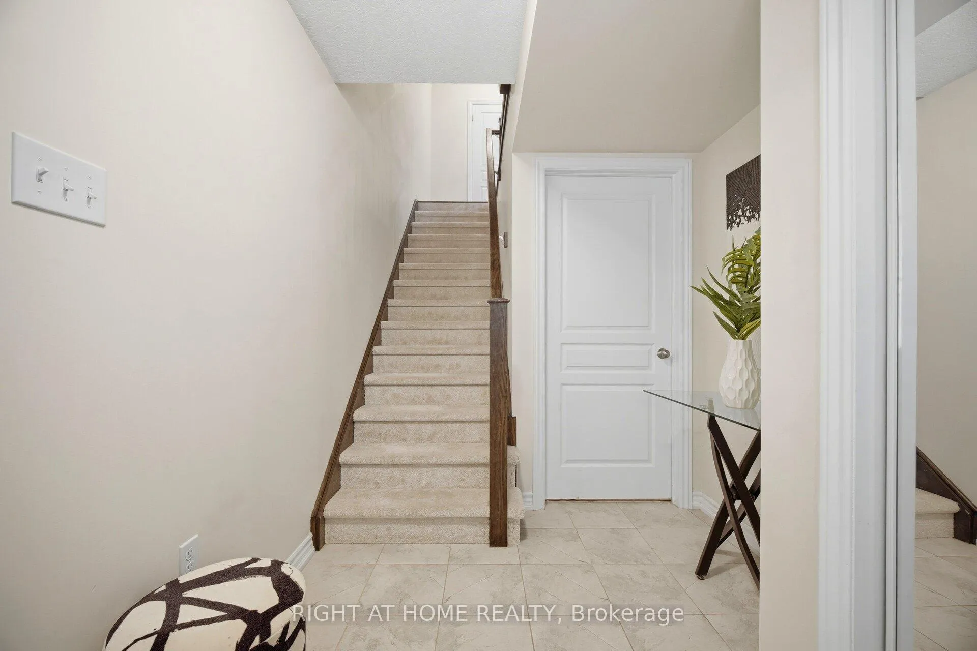 Photo 9 of Unit 22, 88 Decorso Drive, Guelph, Kortright East — HOMEH