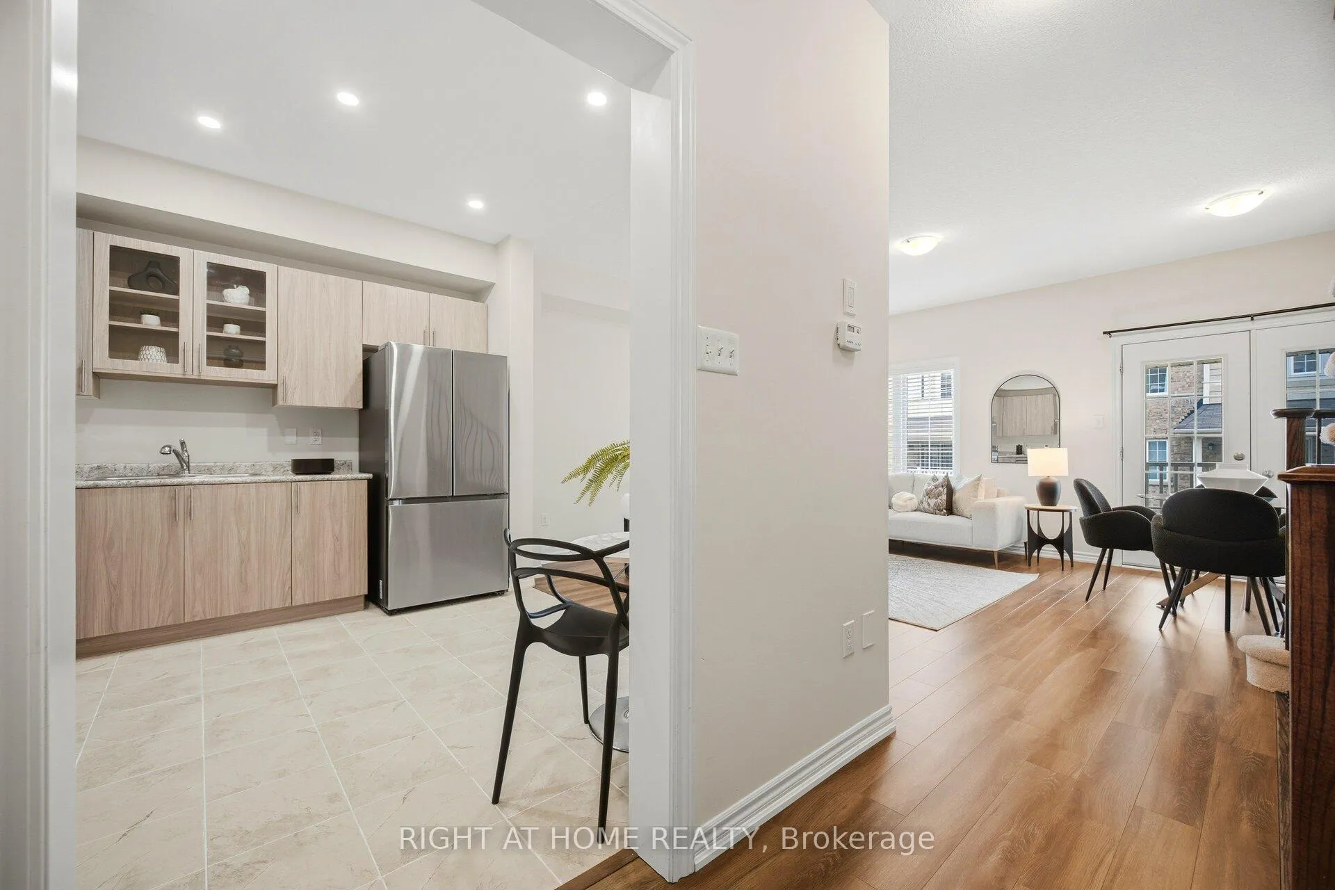 Photo 11 of Unit 22, 88 Decorso Drive, Guelph, Kortright East — HOMEH