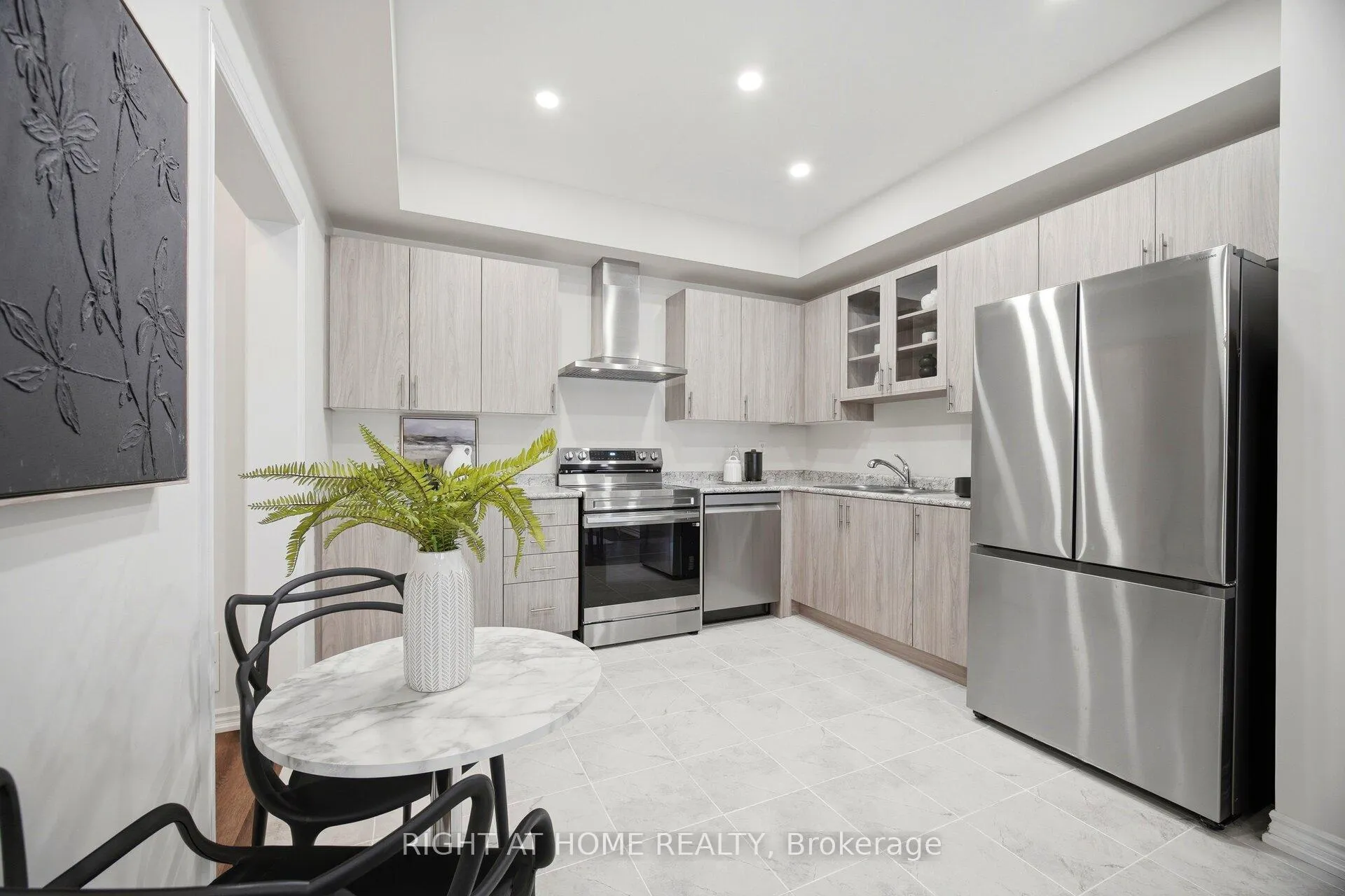 Photo 15 of Unit 22, 88 Decorso Drive, Guelph, Kortright East — HOMEH