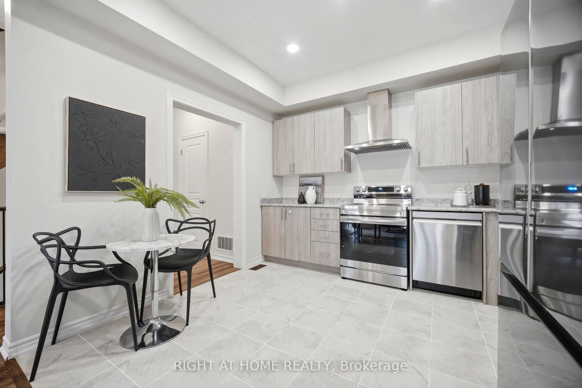 Photo 16 of Unit 22, 88 Decorso Drive, Guelph, Kortright East — HOMEH