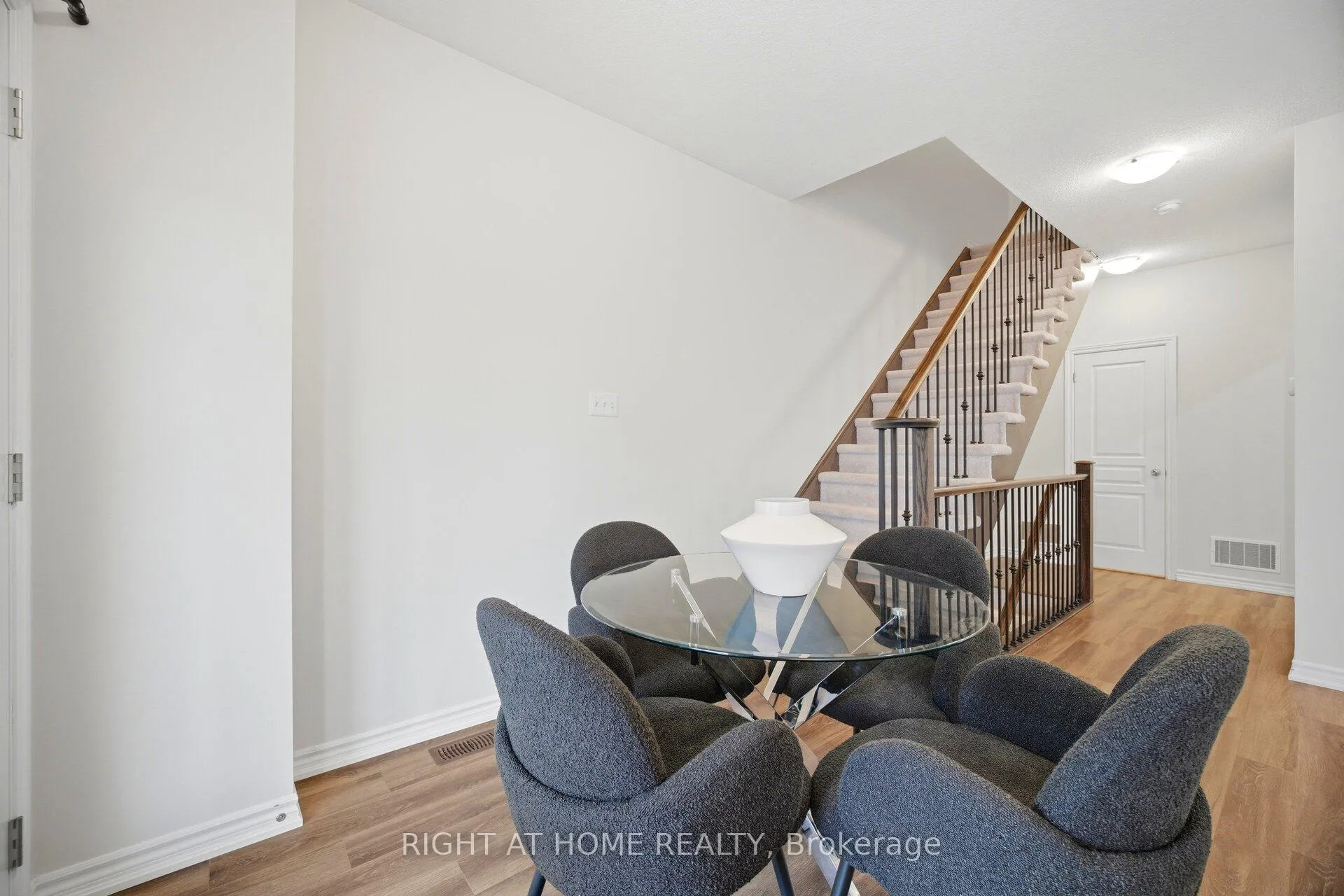 Photo 25 of Unit 22, 88 Decorso Drive, Guelph, Kortright East — HOMEH