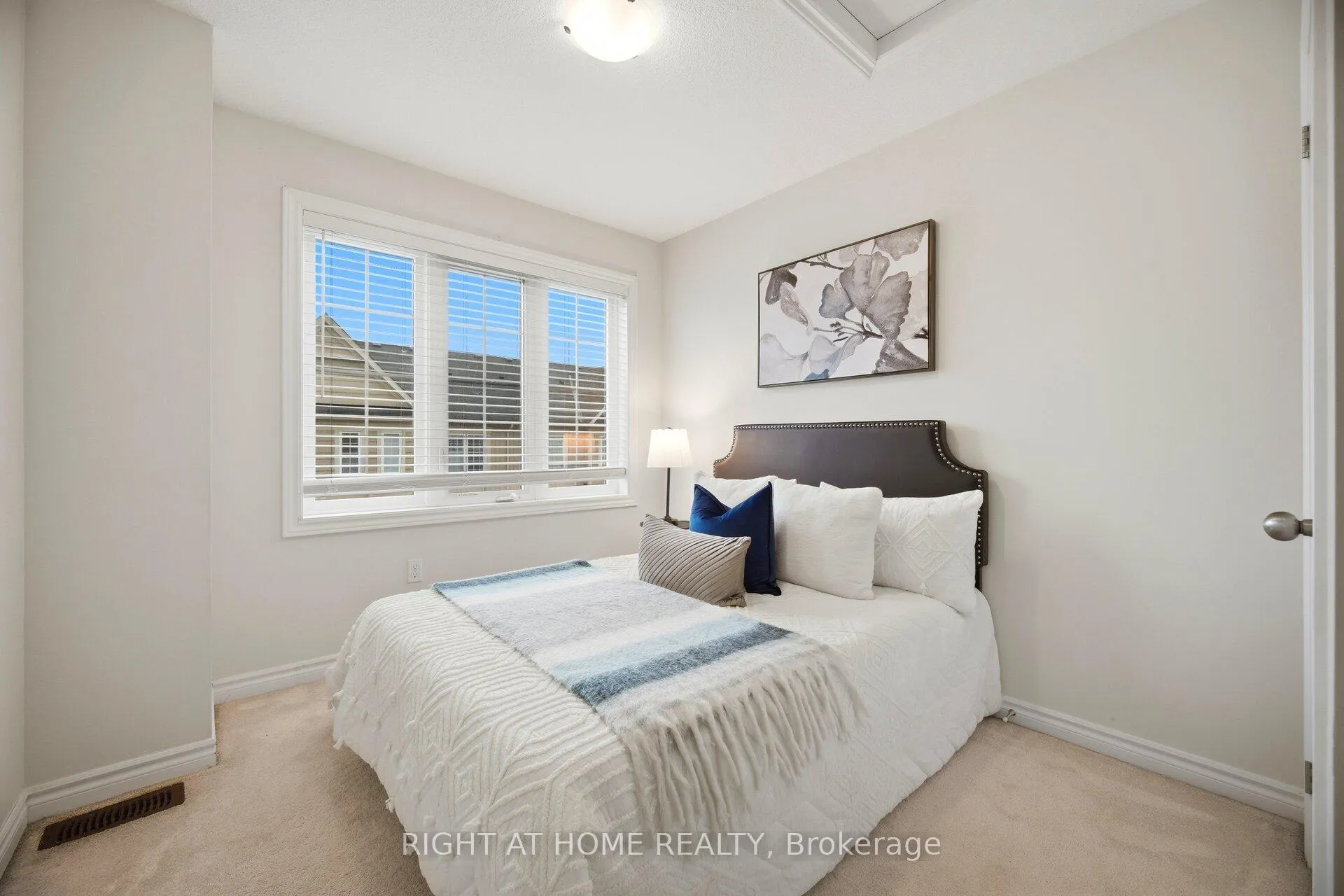 Photo 35 of Unit 22, 88 Decorso Drive, Guelph, Kortright East — HOMEH