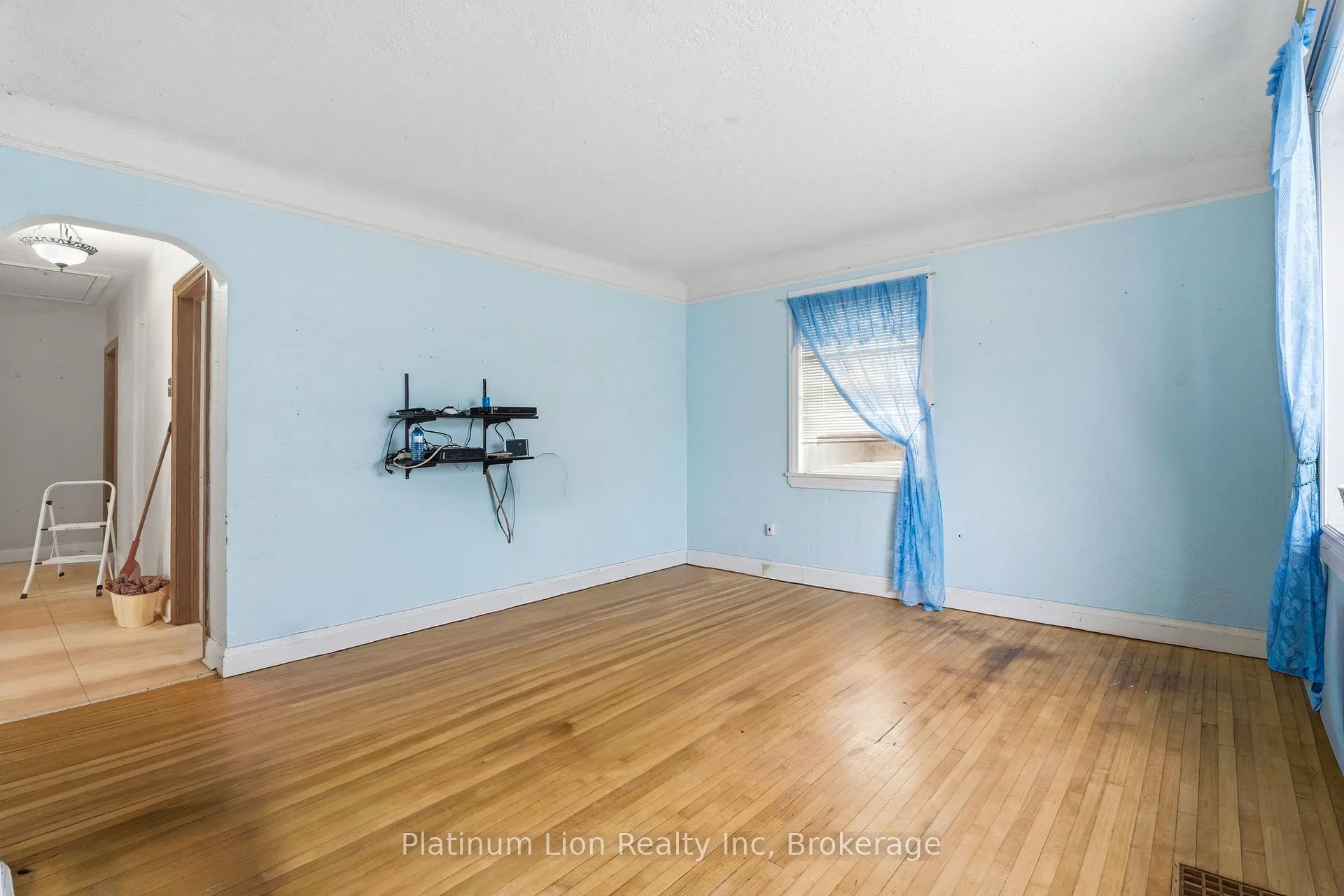 Photo 6 of 609 Guelph Street, Kitchener — HOMEH