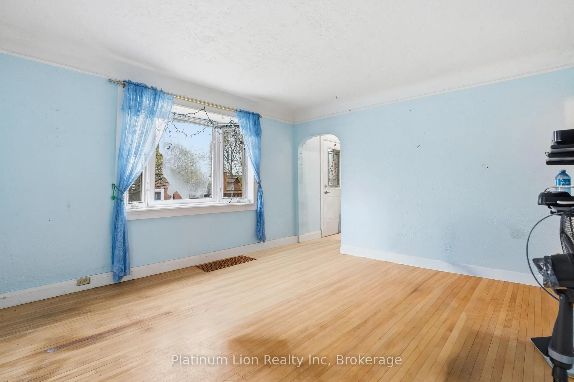 Photo 7 of 609 Guelph Street, Kitchener — HOMEH